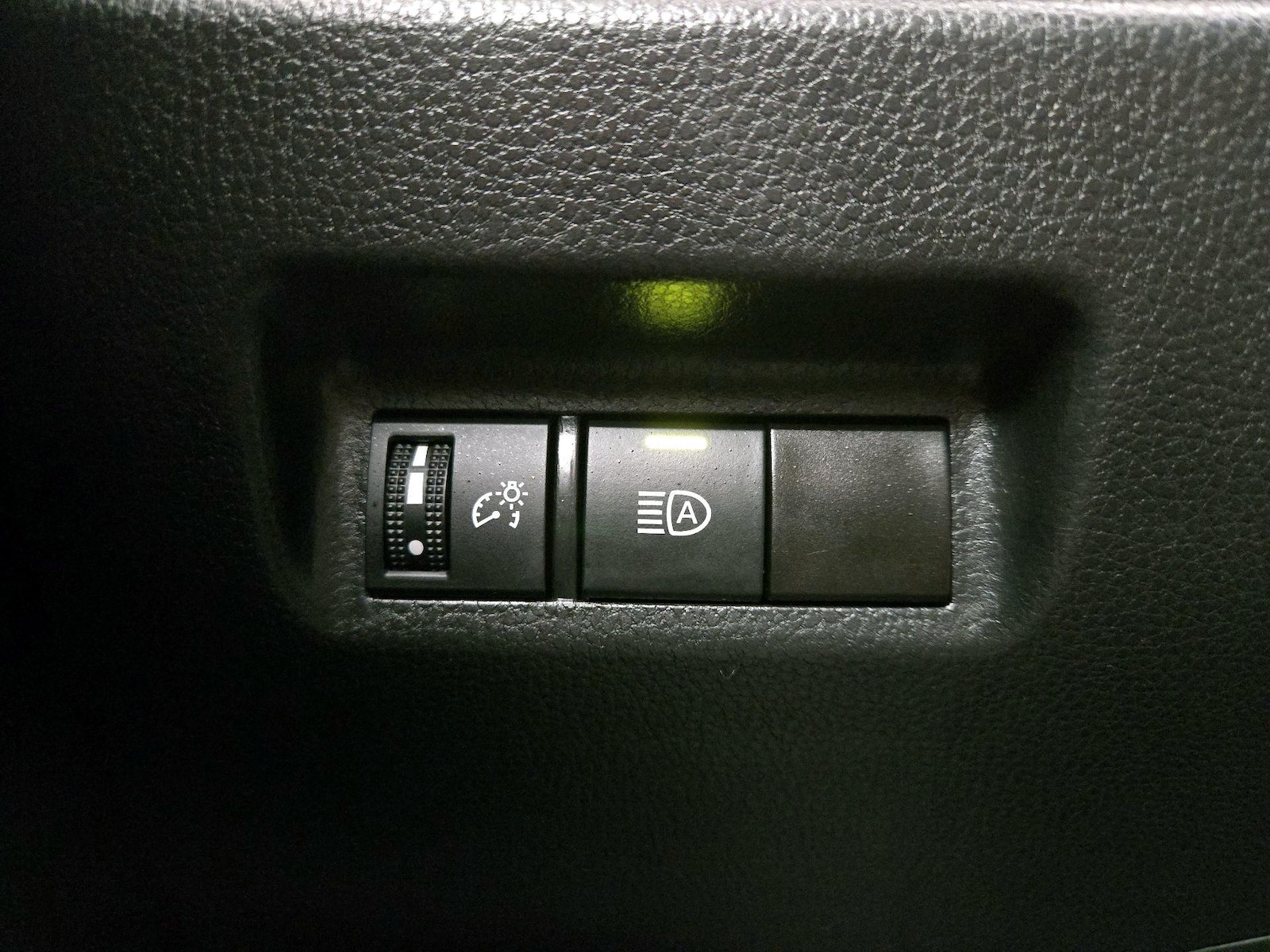 2024 Toyota RAV4 XLE - Photo 14