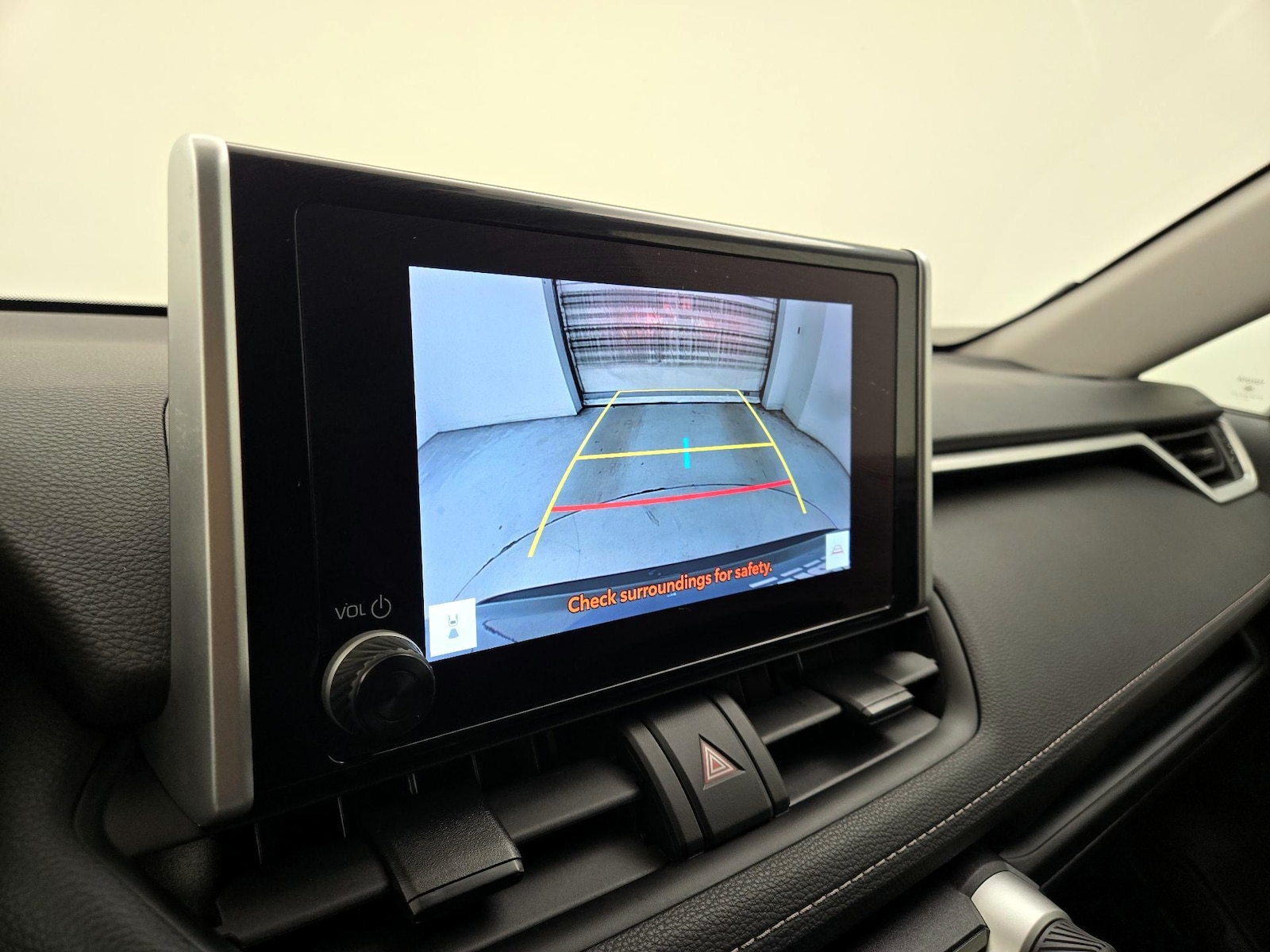 2024 Toyota RAV4 XLE - Photo 15