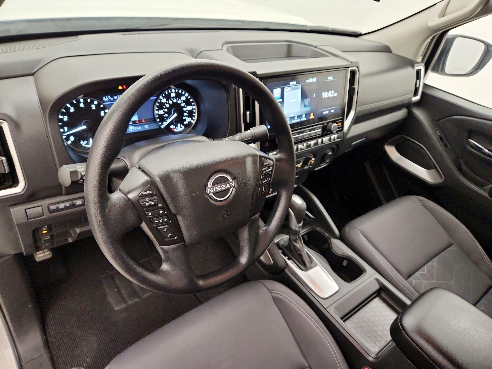 2025 Nissan Frontier SV - Photo 10