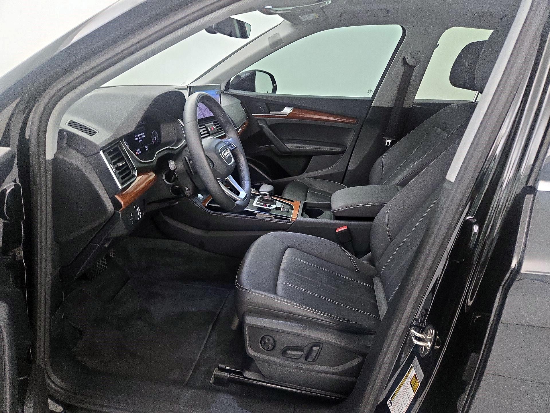 Thumbnail: 2023 Audi Q5 - 11