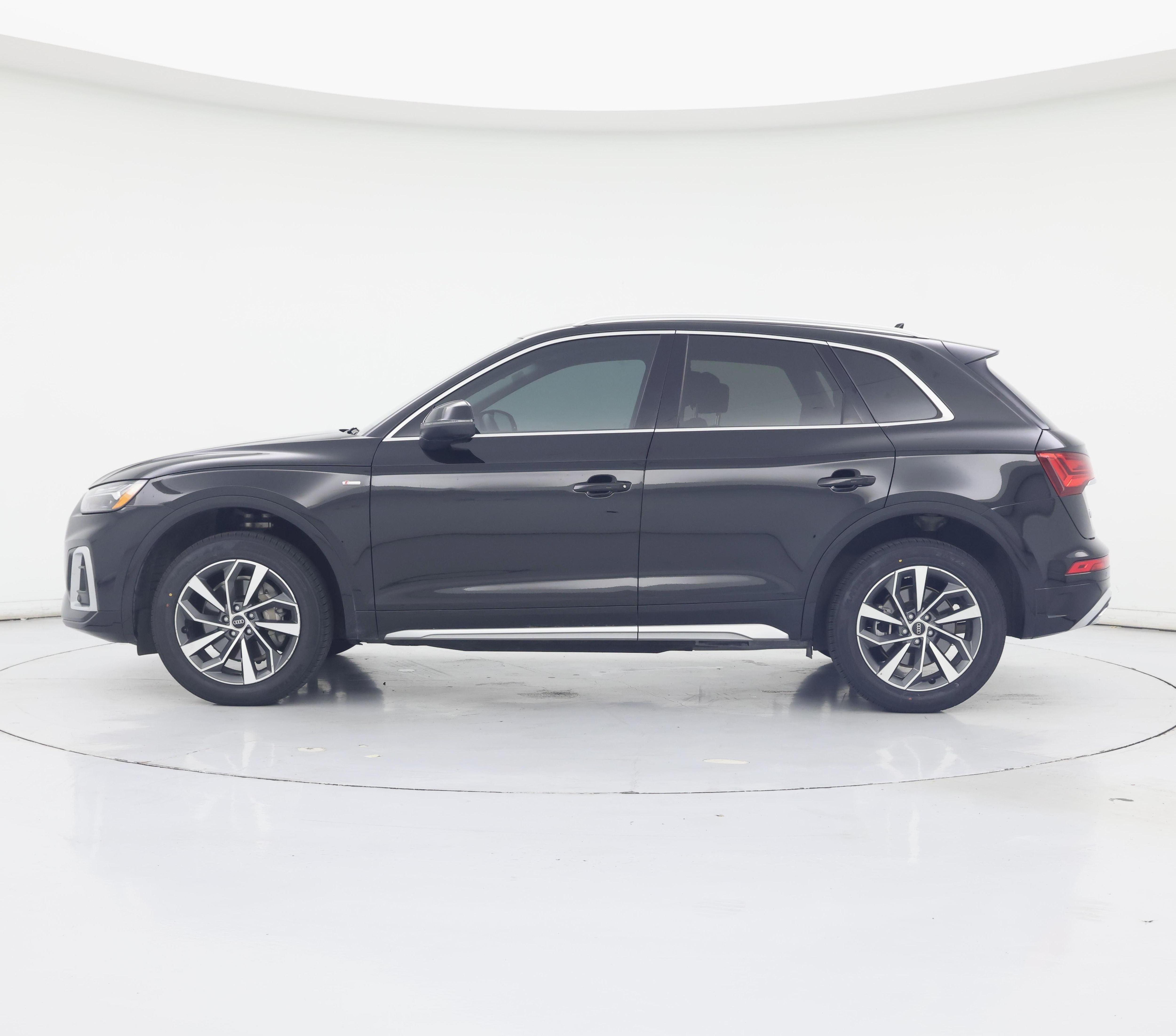 Thumbnail: 2023 Audi Q5 - 3