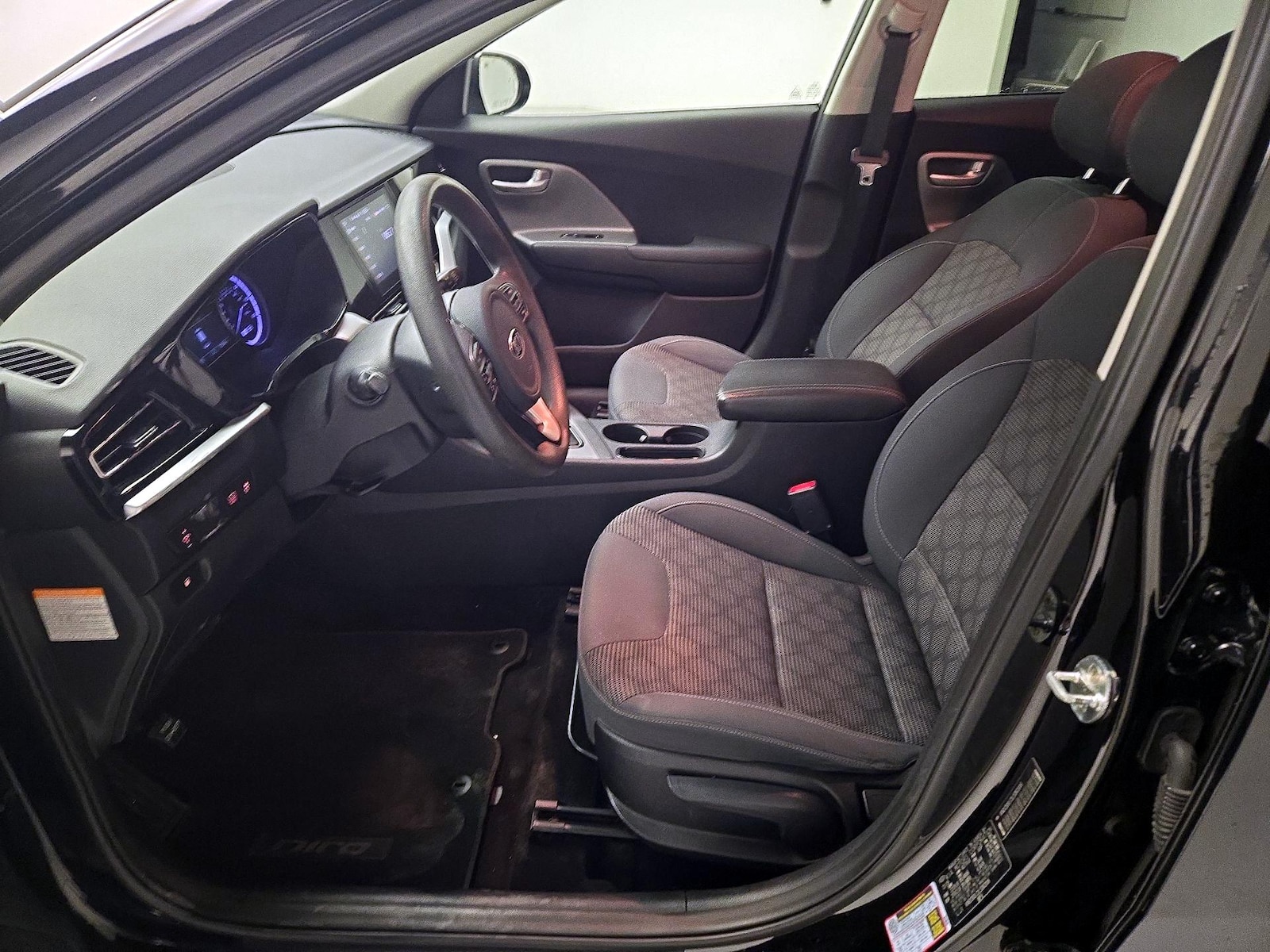 2020 Kia Niro LX - Photo 10