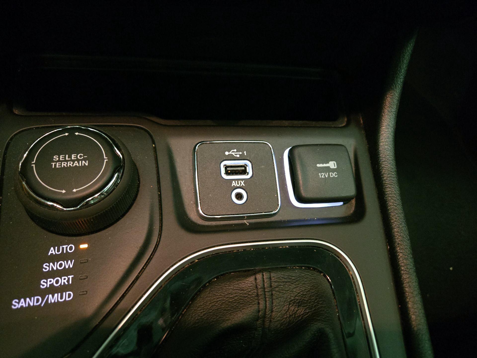 Thumbnail: 2023 Jeep Cherokee - 19