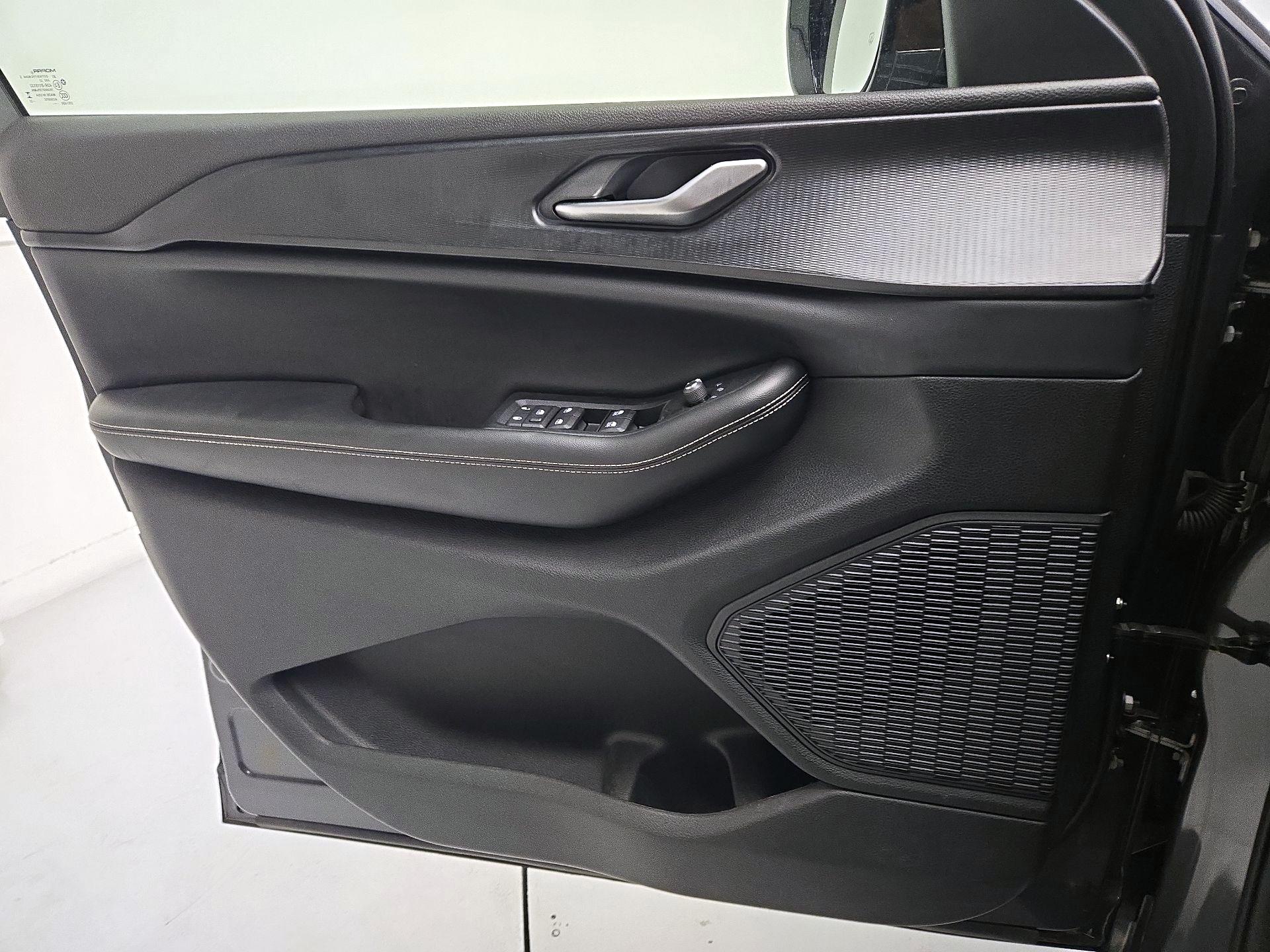 Thumbnail: 2023 Jeep Grand Cherokee - 10