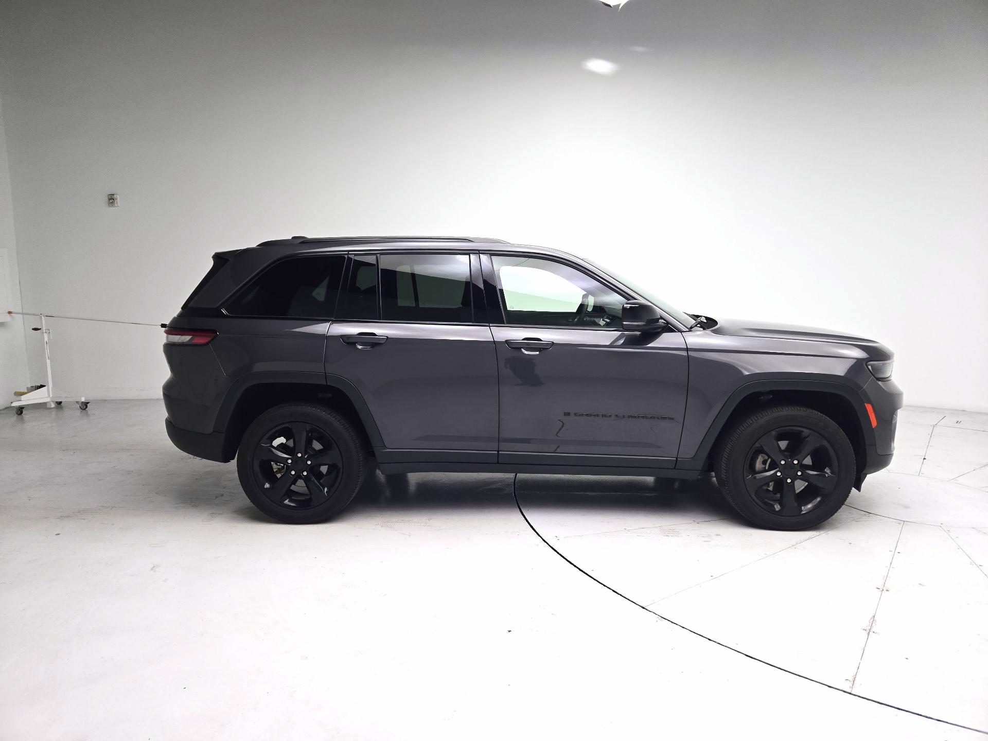 Thumbnail: 2023 Jeep Grand Cherokee - 4