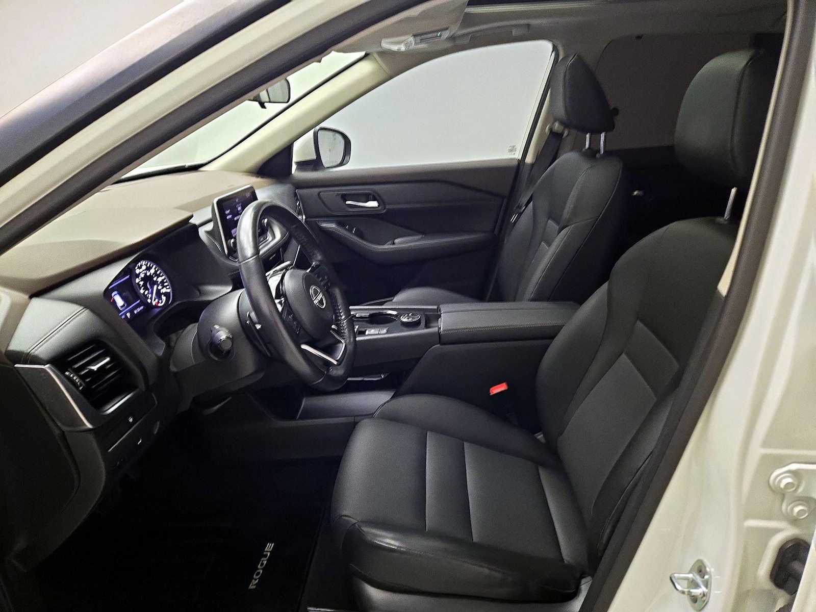2022 Nissan Rogue SV - Photo 10