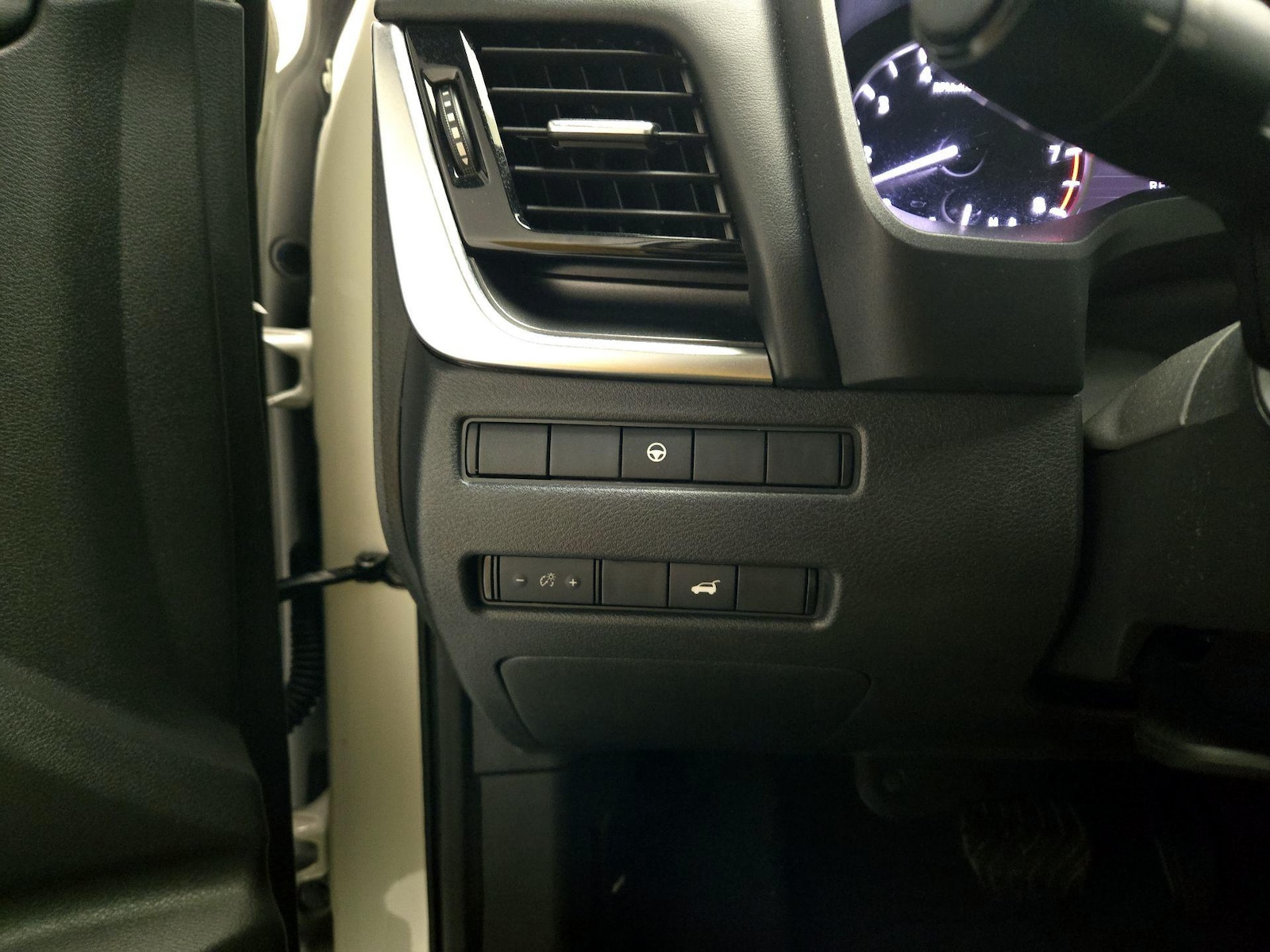 2022 Nissan Rogue SV - Photo 12