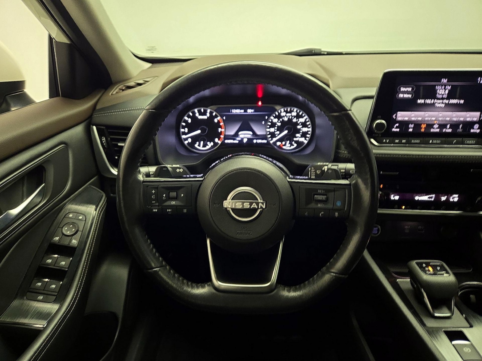 2022 Nissan Rogue SV - Photo 9