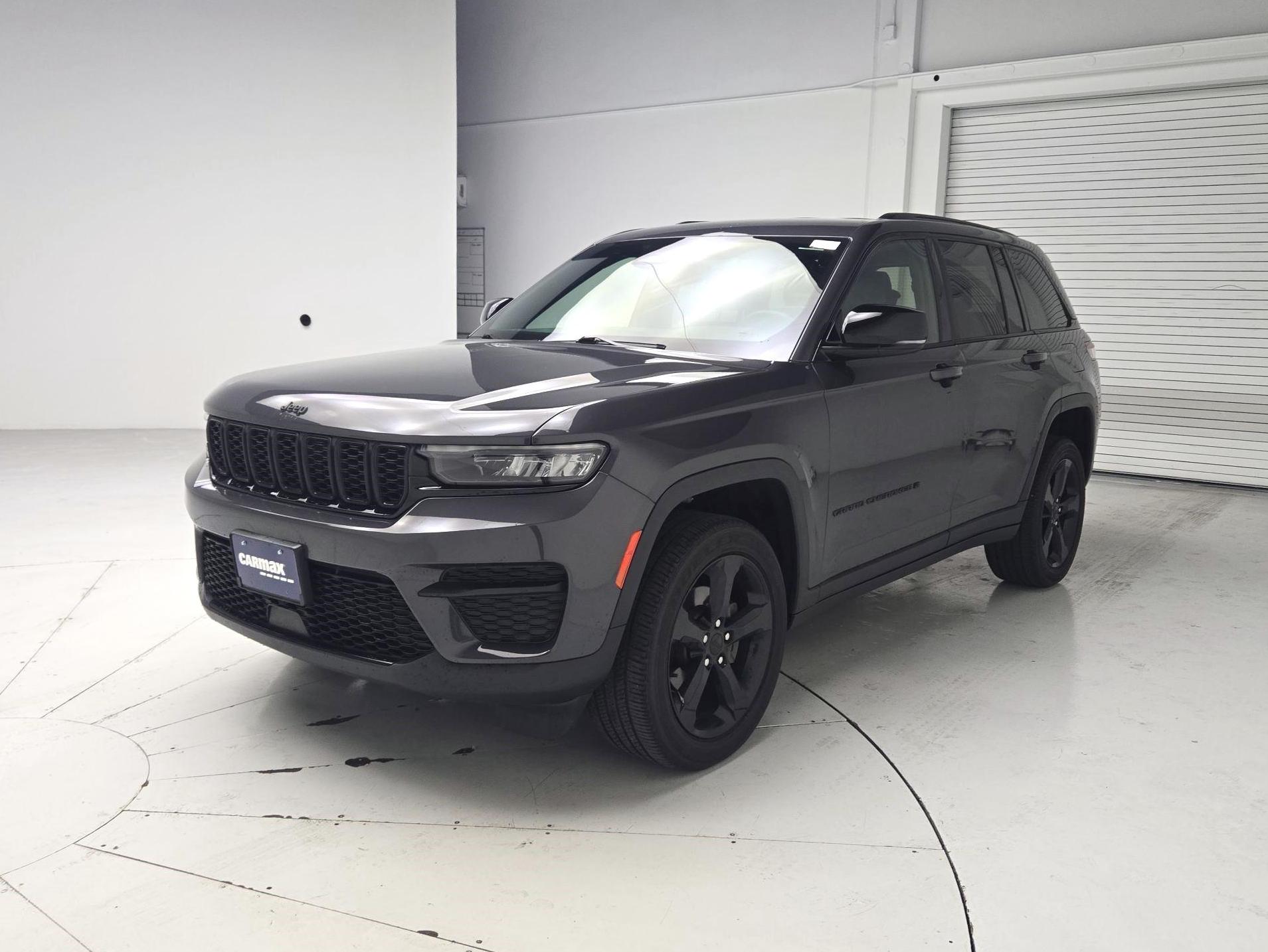 Thumbnail: 2023 Jeep Grand Cherokee - 3