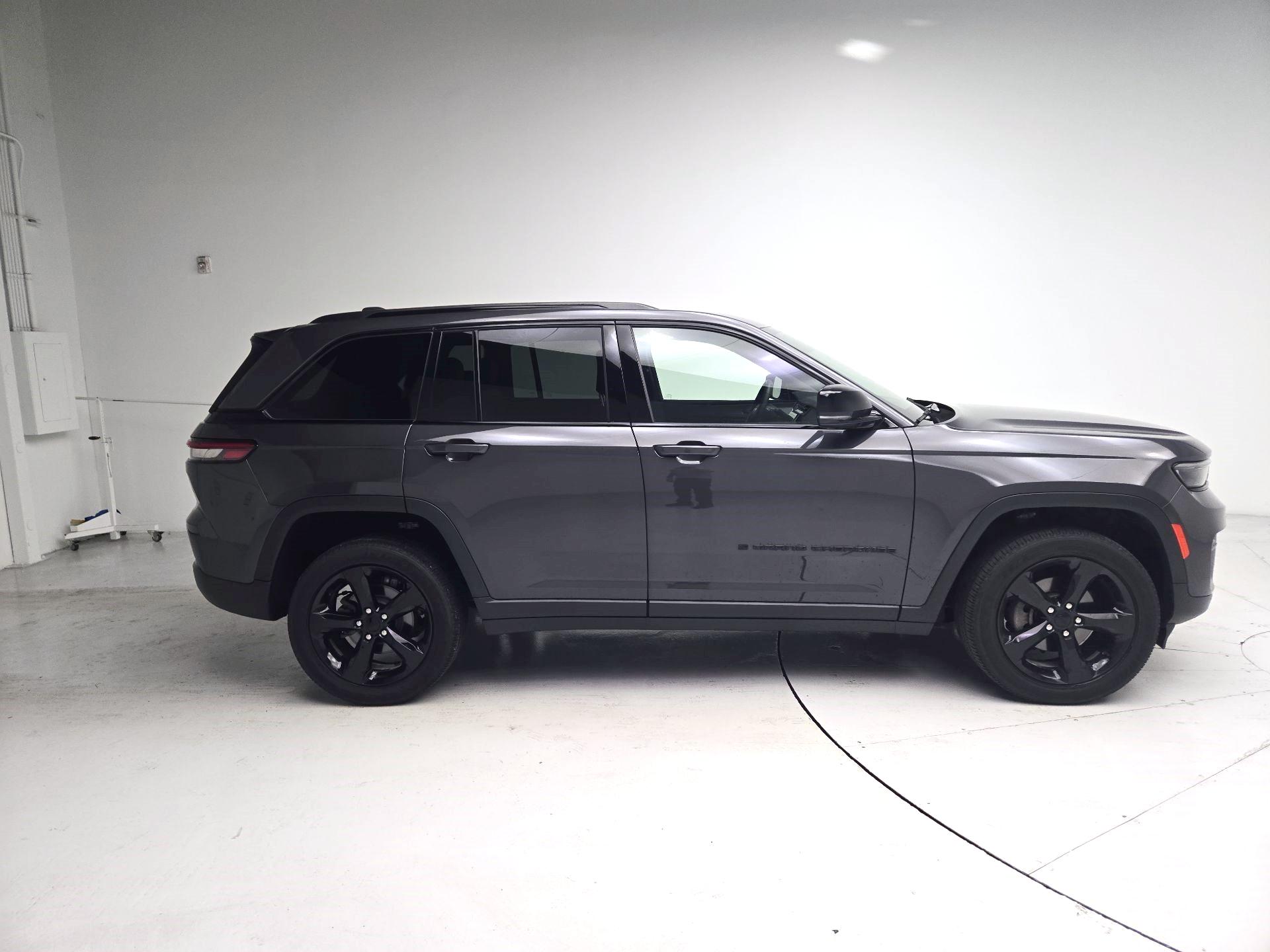Thumbnail: 2023 Jeep Grand Cherokee - 4