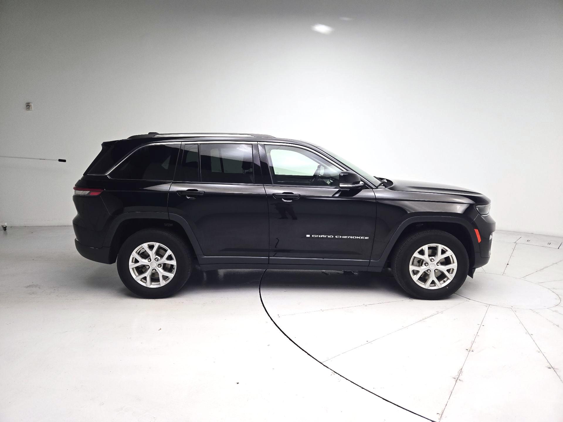 Thumbnail: 2023 Jeep Grand Cherokee - 4