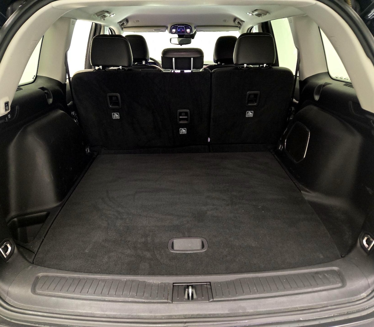 Trunk/Cargo (Seats Up)