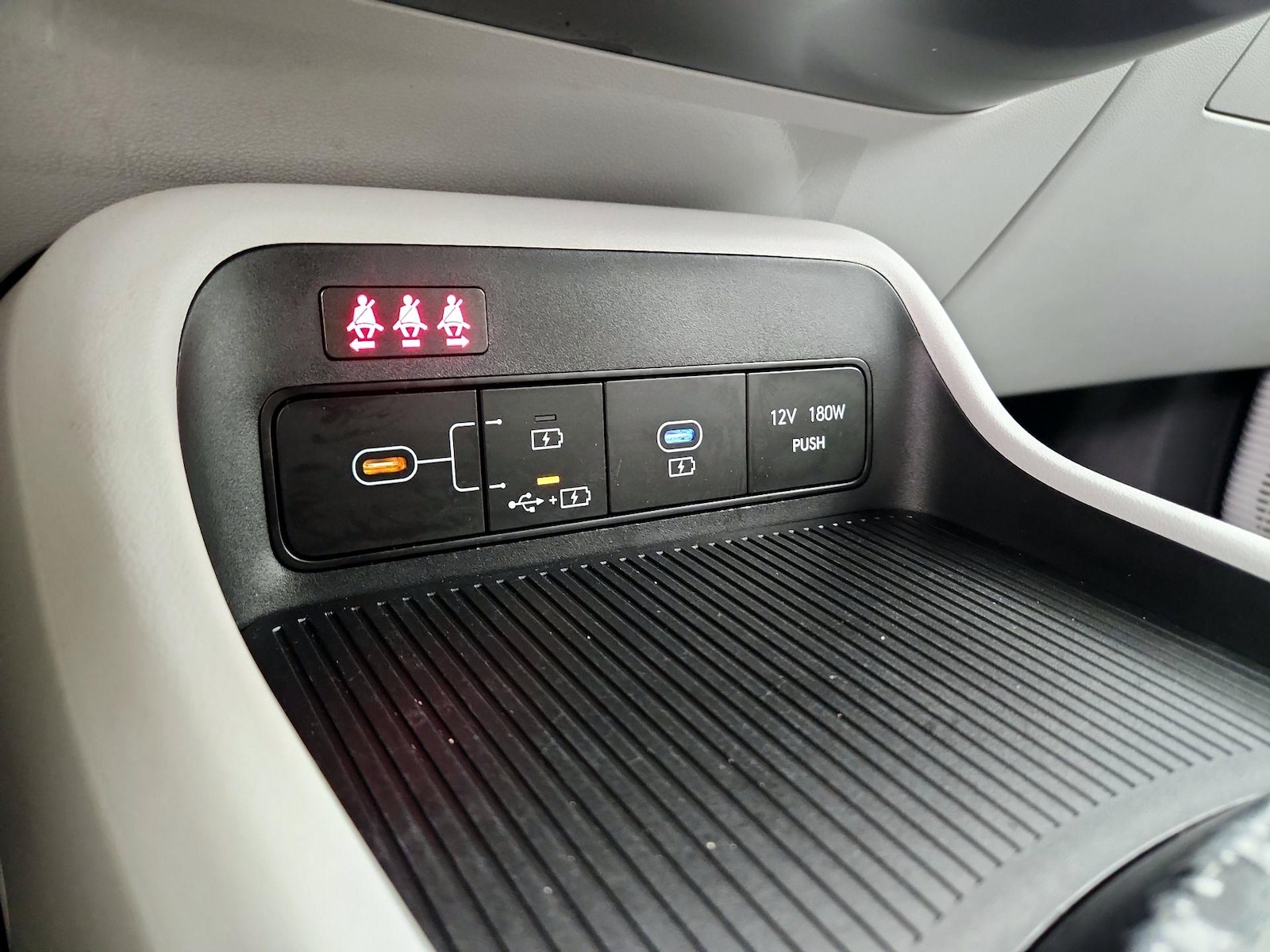2025 Hyundai Kona SEL - Photo 19