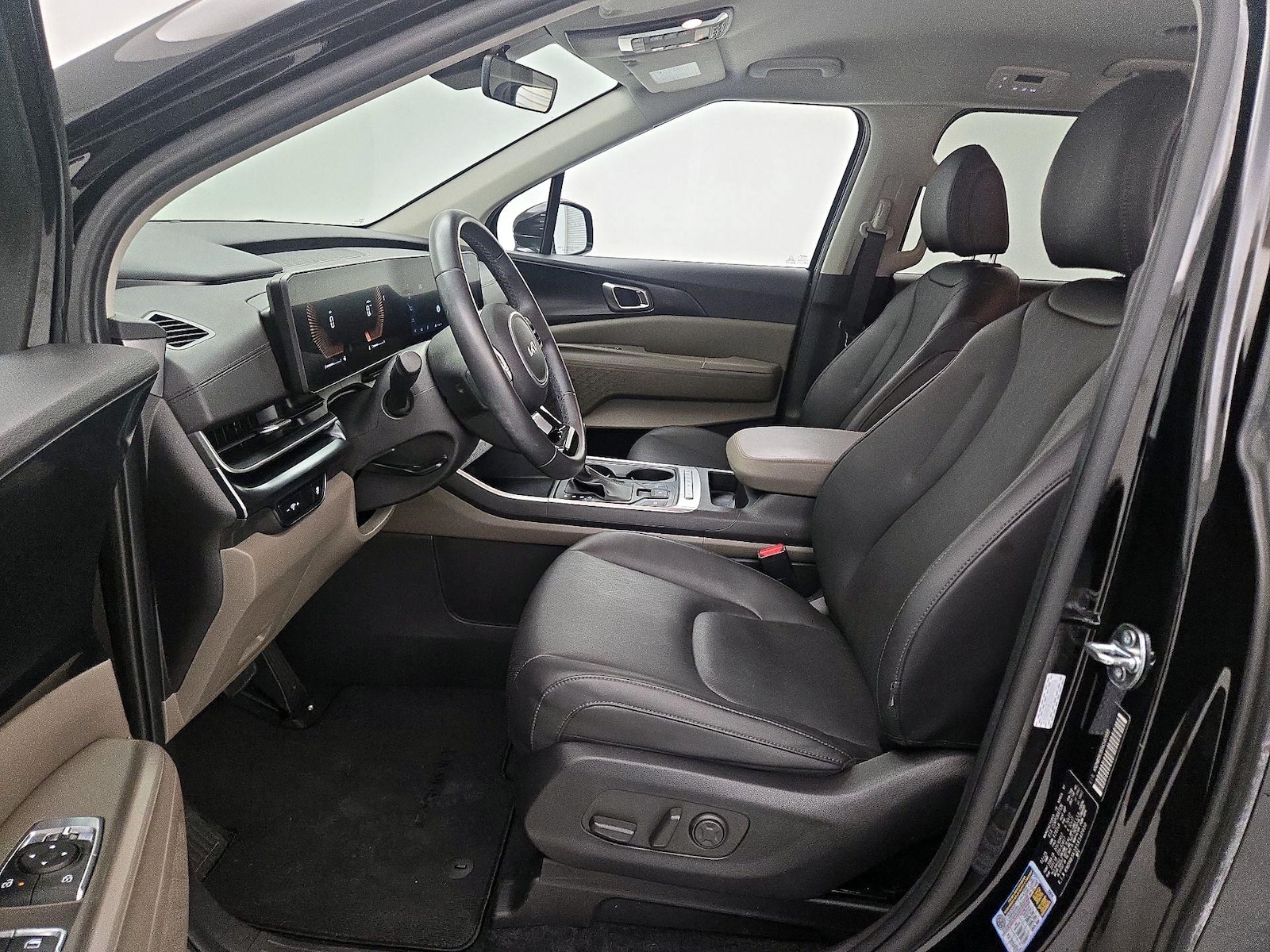 2025 Kia Carnival LXS - Photo 12