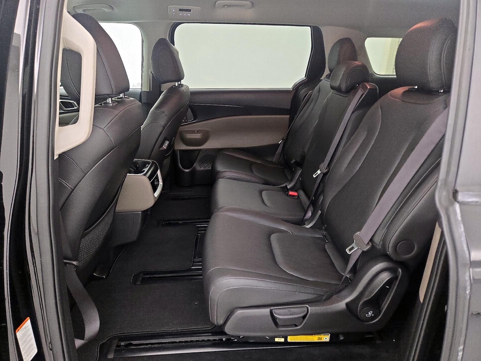 2025 Kia Carnival LXS - Photo 21