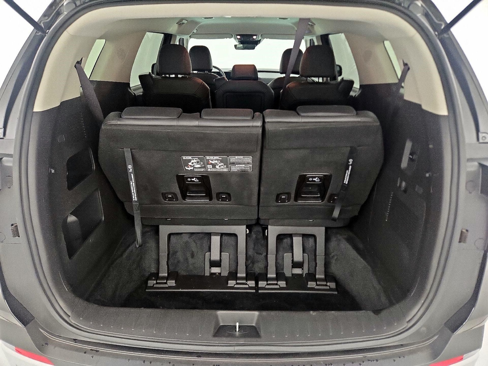 2025 Kia Carnival LXS - Photo 23