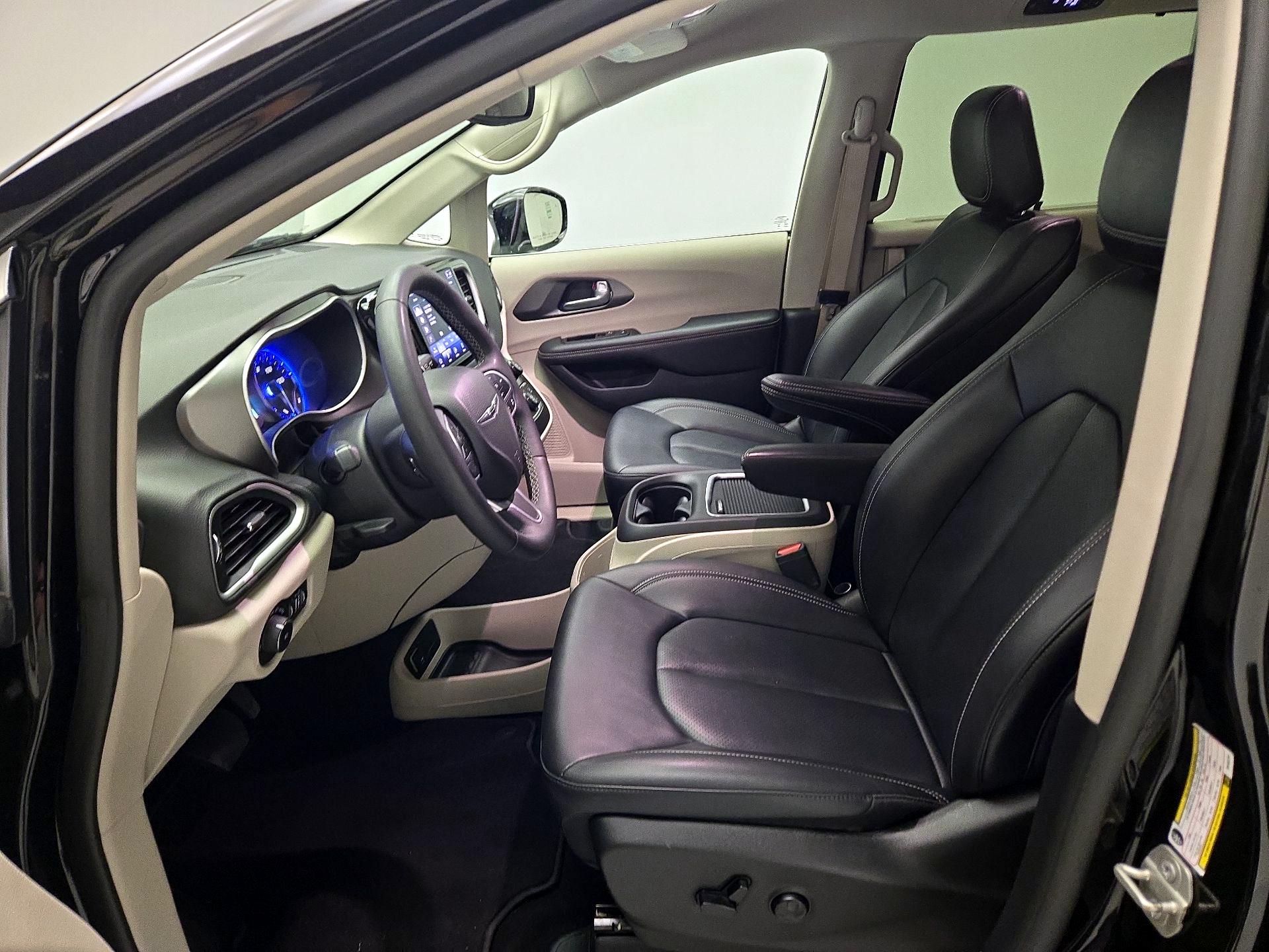 Thumbnail: 2024 Chrysler Pacifica - 9