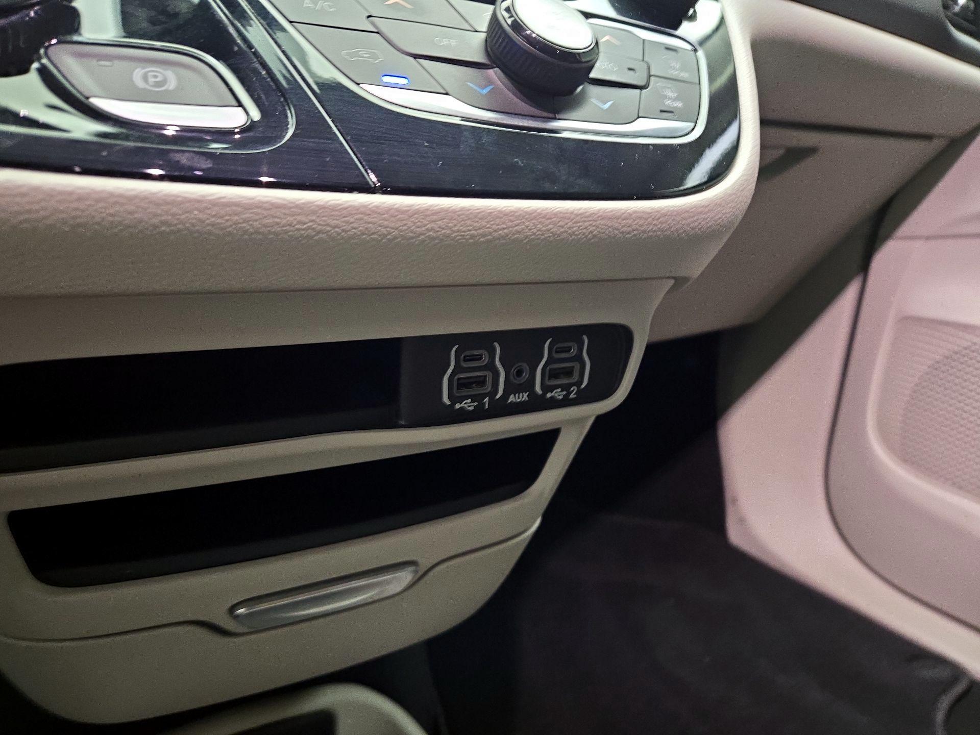 Thumbnail: 2024 Chrysler Pacifica - 16