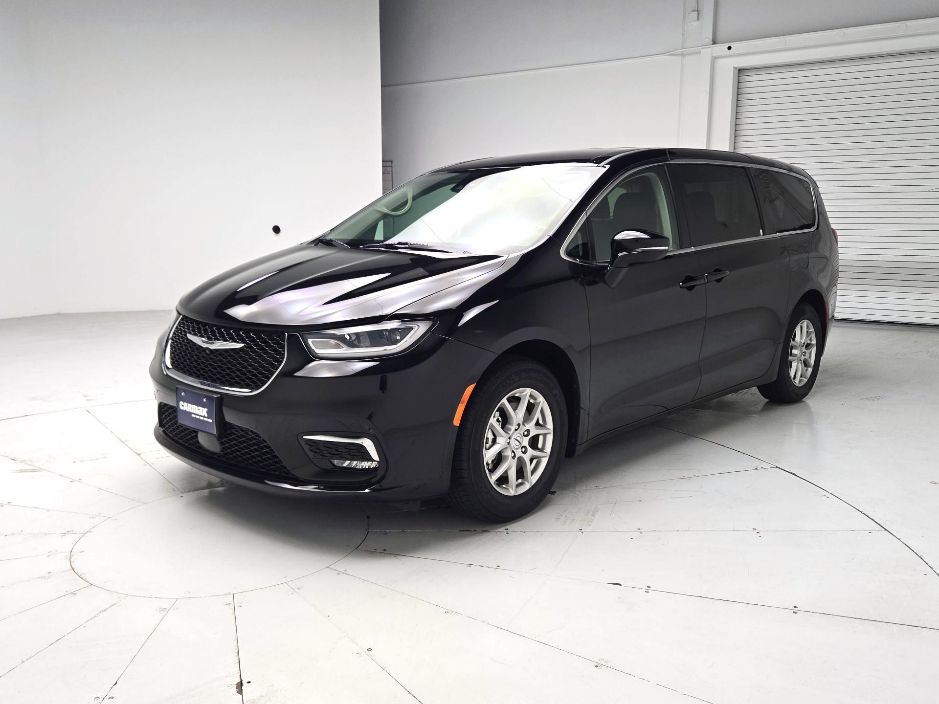 Thumbnail: 2024 Chrysler Pacifica - 3