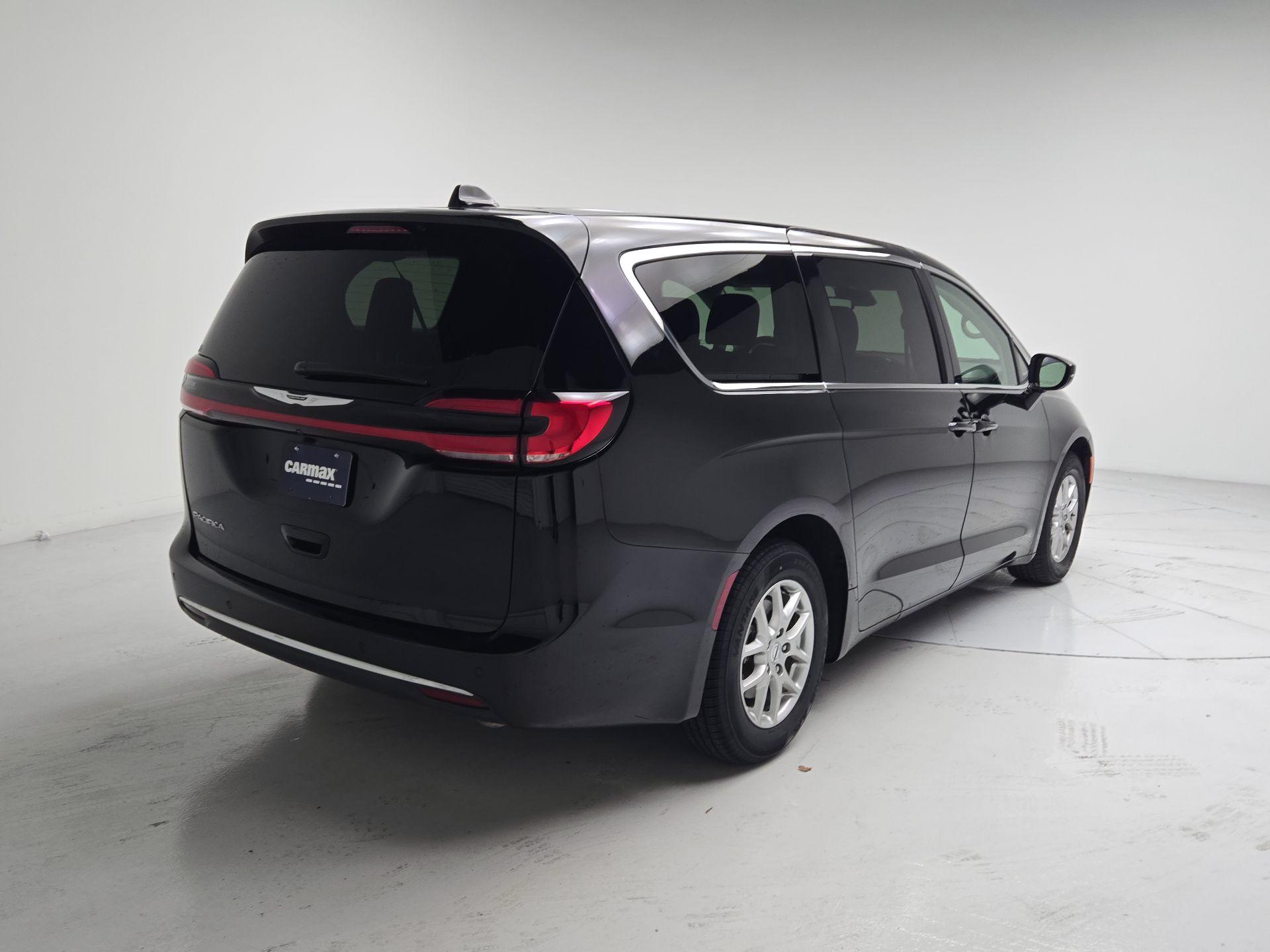 Thumbnail: 2024 Chrysler Pacifica - 5