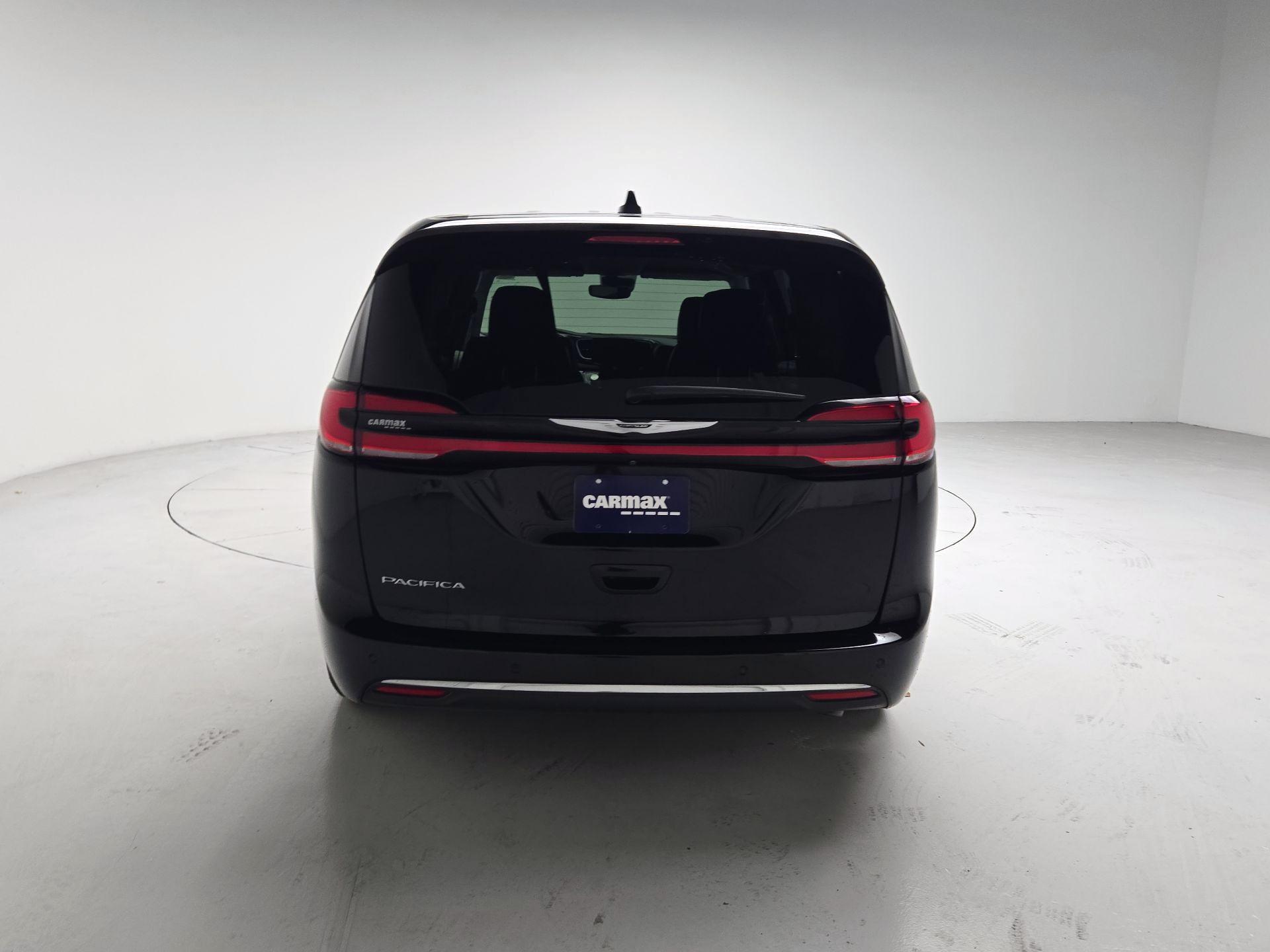 Thumbnail: 2024 Chrysler Pacifica - 6