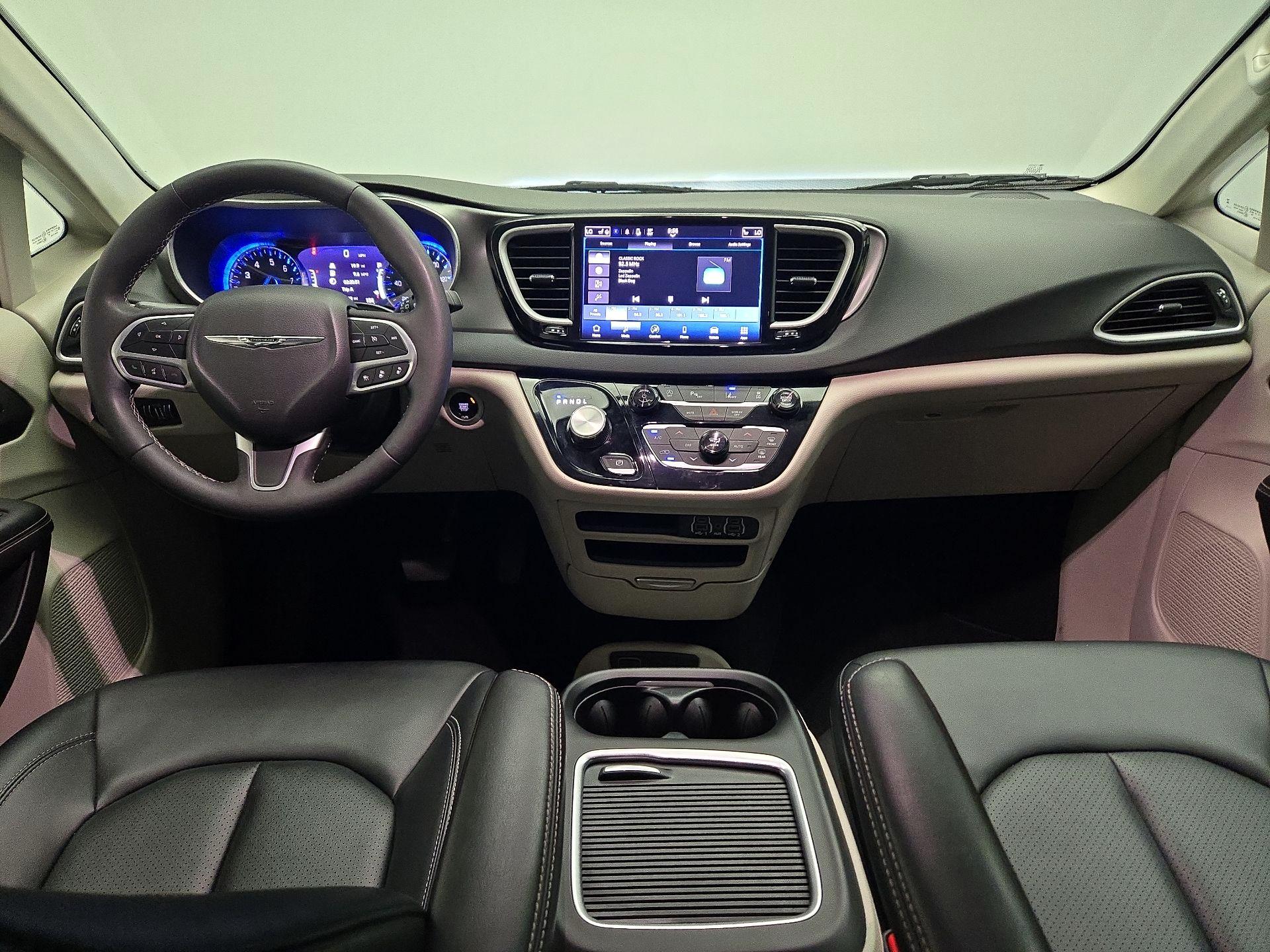 Thumbnail: 2024 Chrysler Pacifica - 8