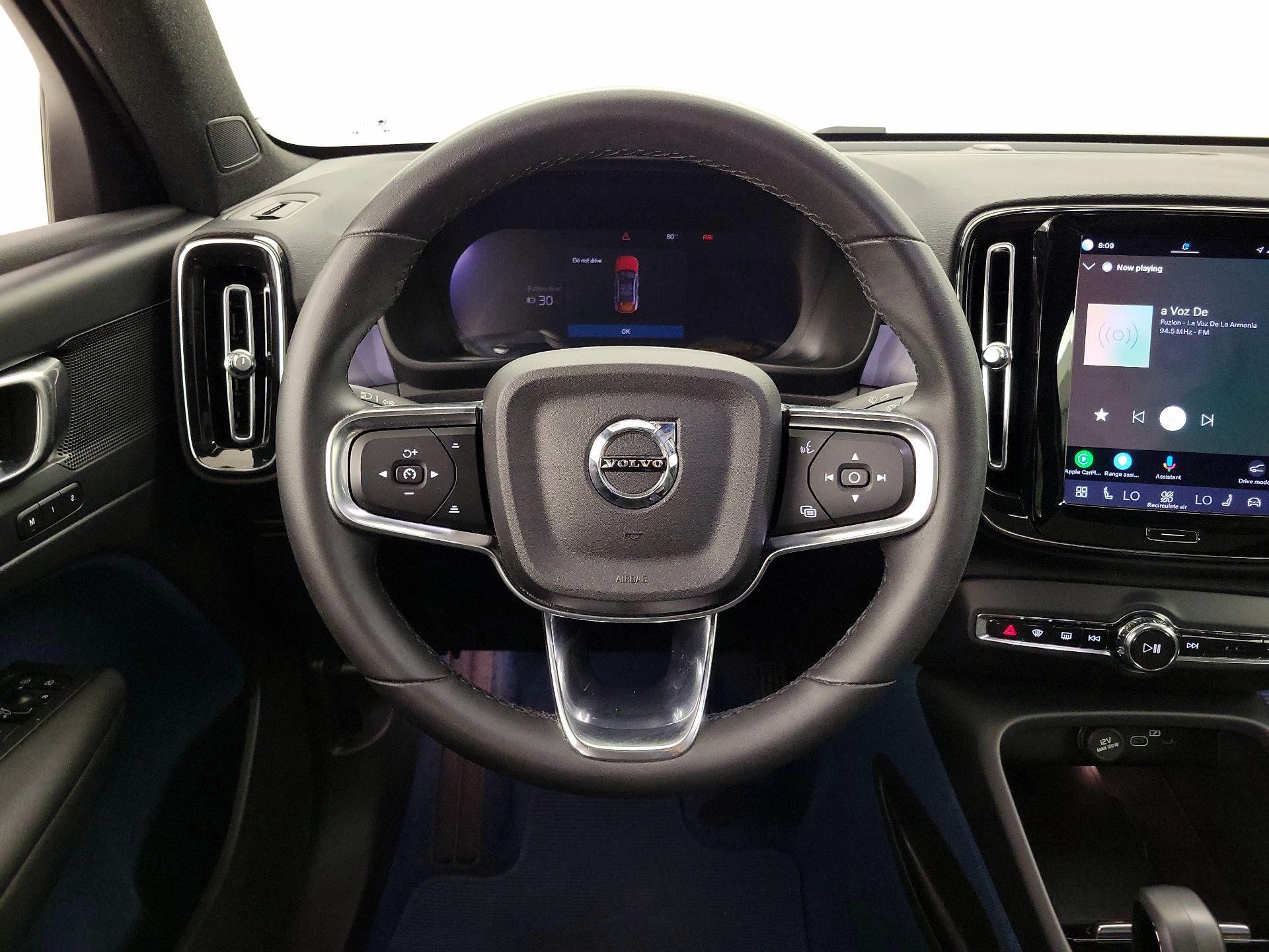 Thumbnail: 2023 Volvo C40 - 10