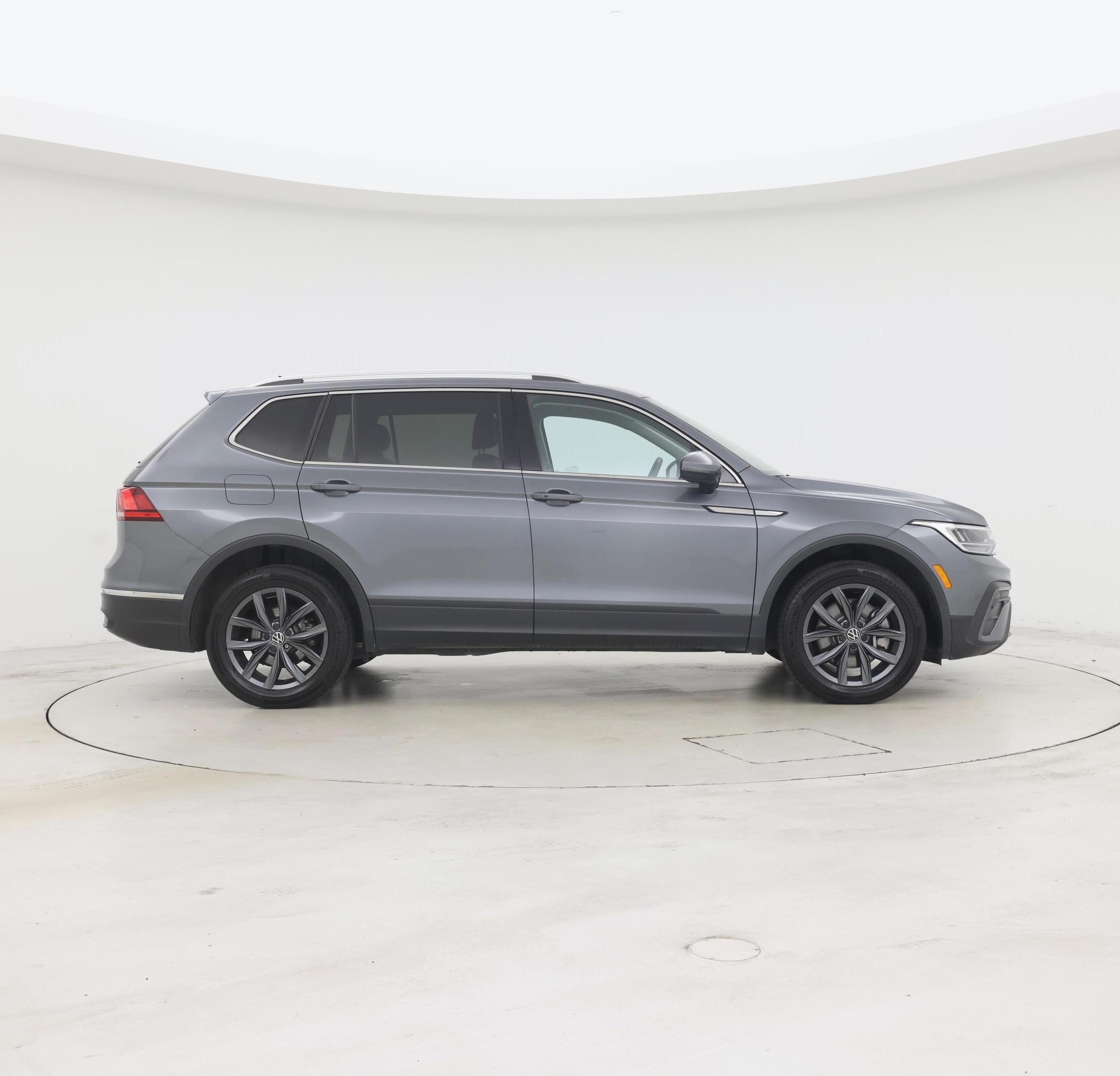 Thumbnail: 2023 Volkswagen Tiguan - 7