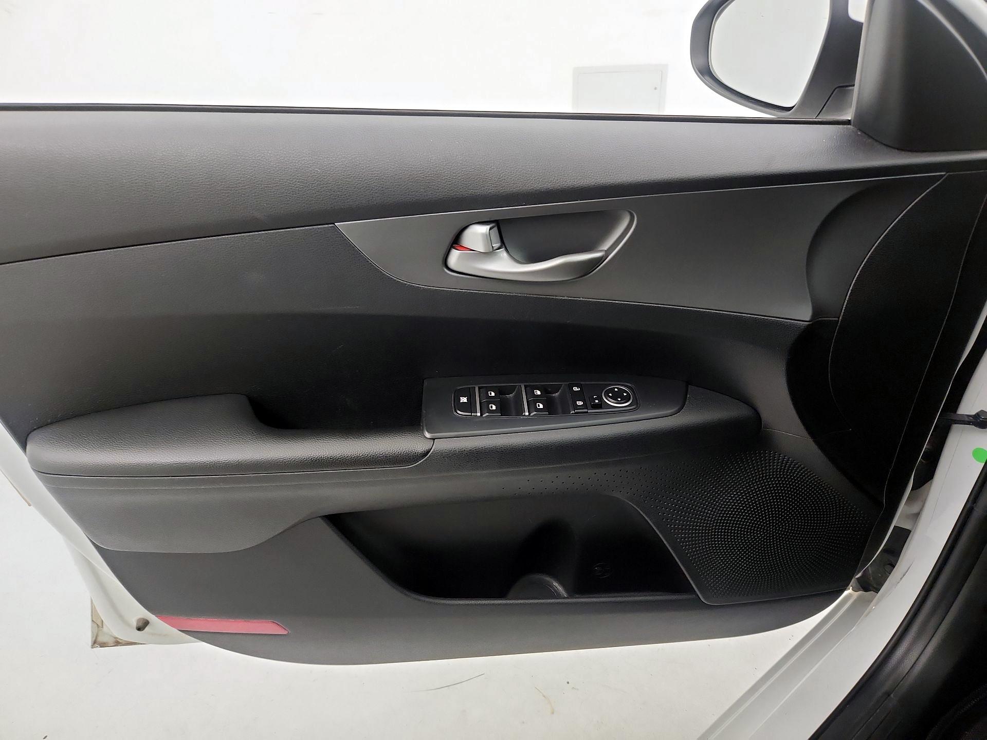 Thumbnail: 2019 Kia Forte - 12