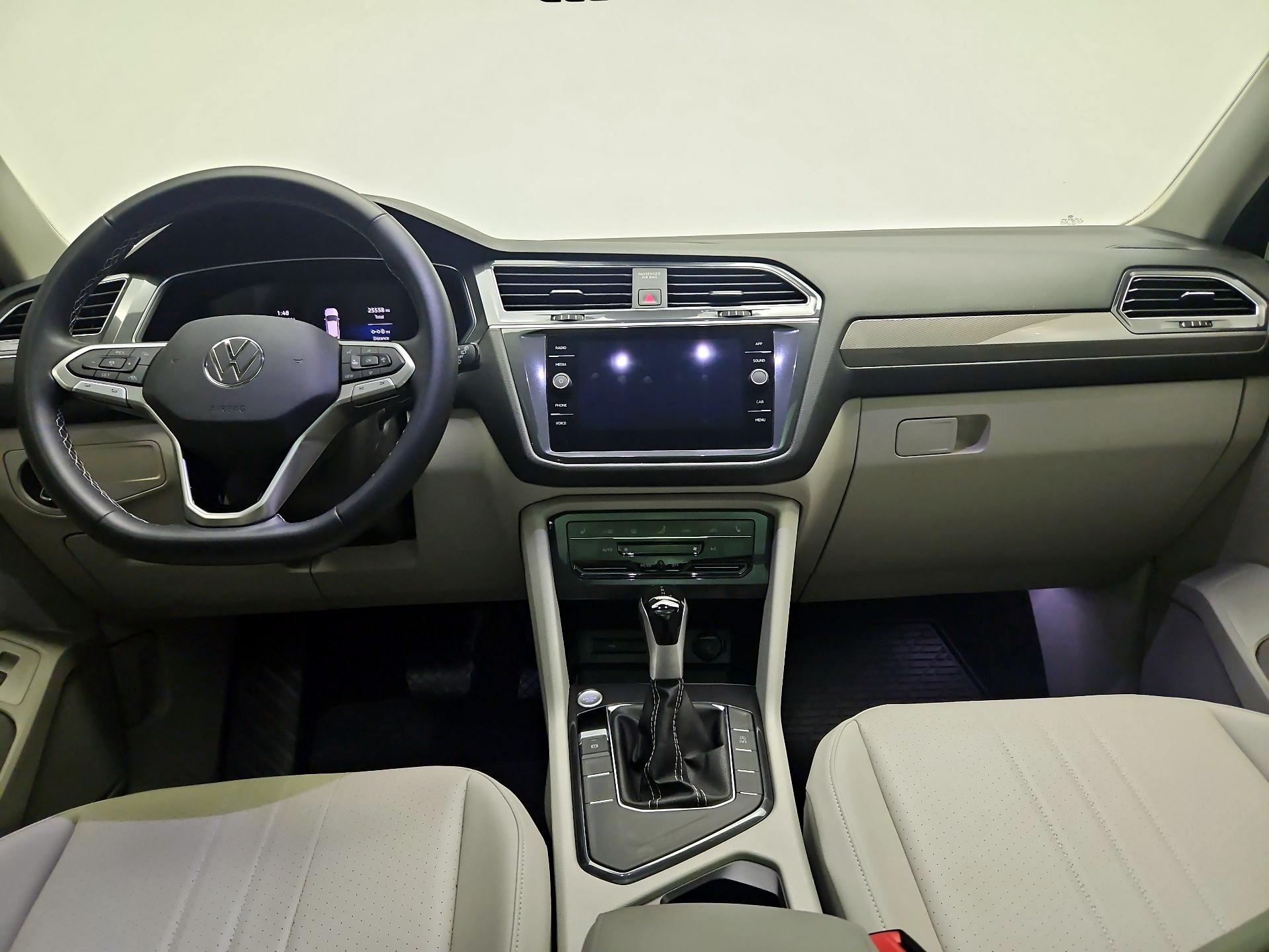 Thumbnail: 2023 Volkswagen Tiguan - 9
