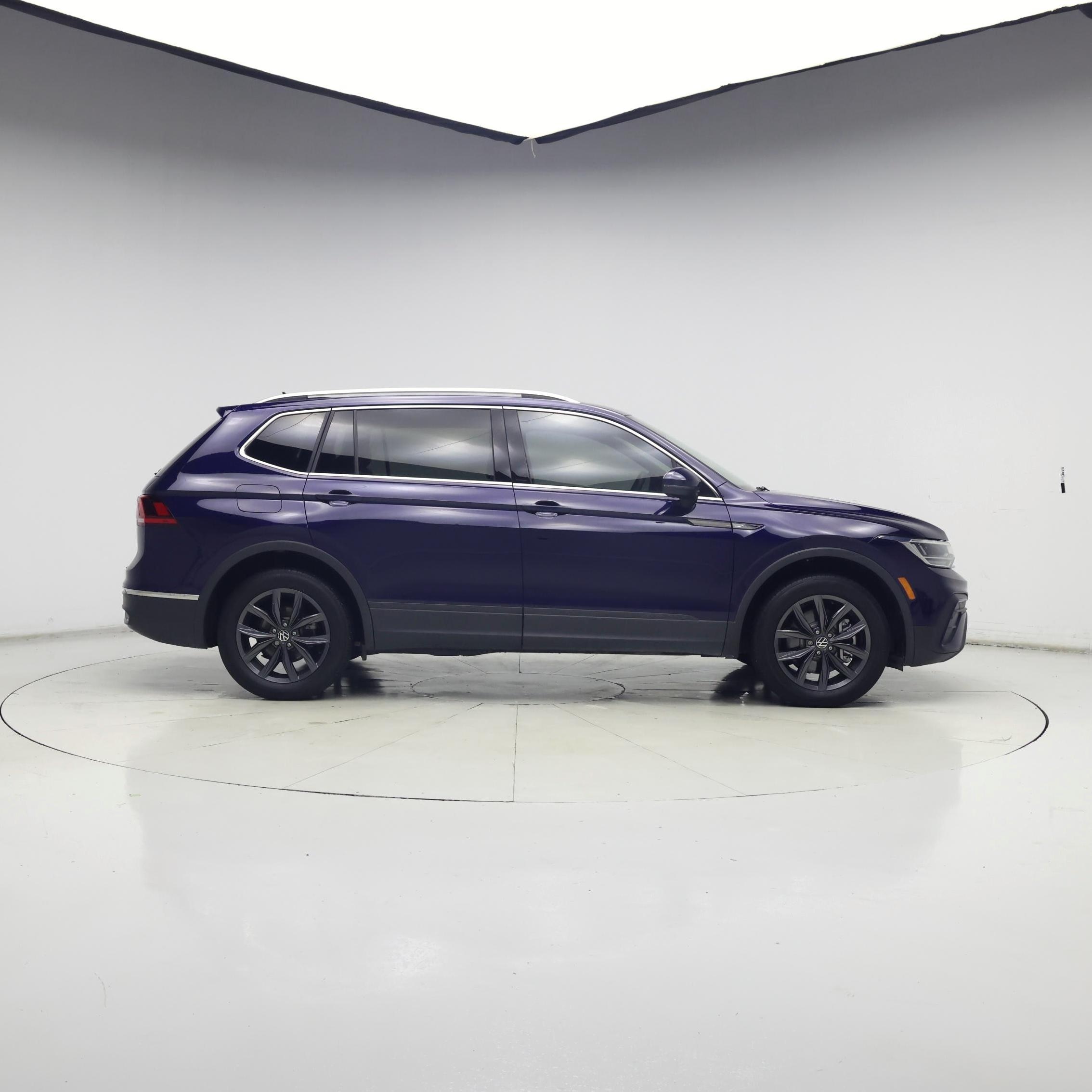 Thumbnail: 2023 Volkswagen Tiguan - 7
