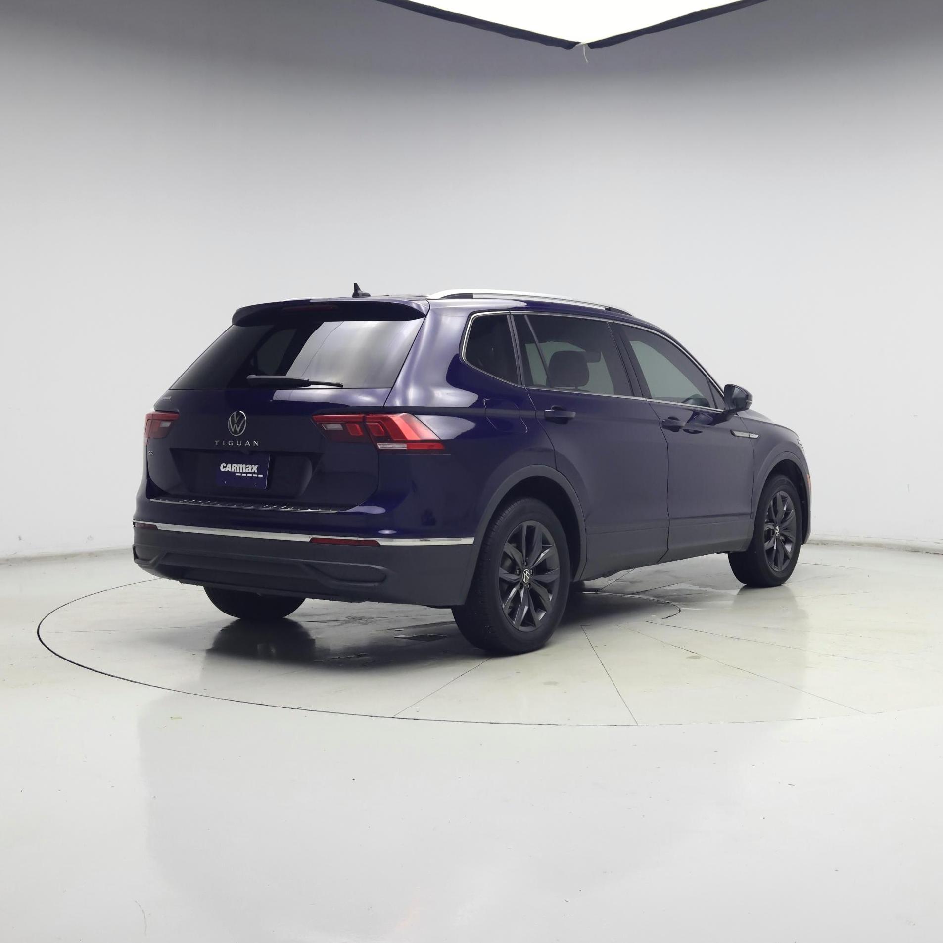 Thumbnail: 2023 Volkswagen Tiguan - 8