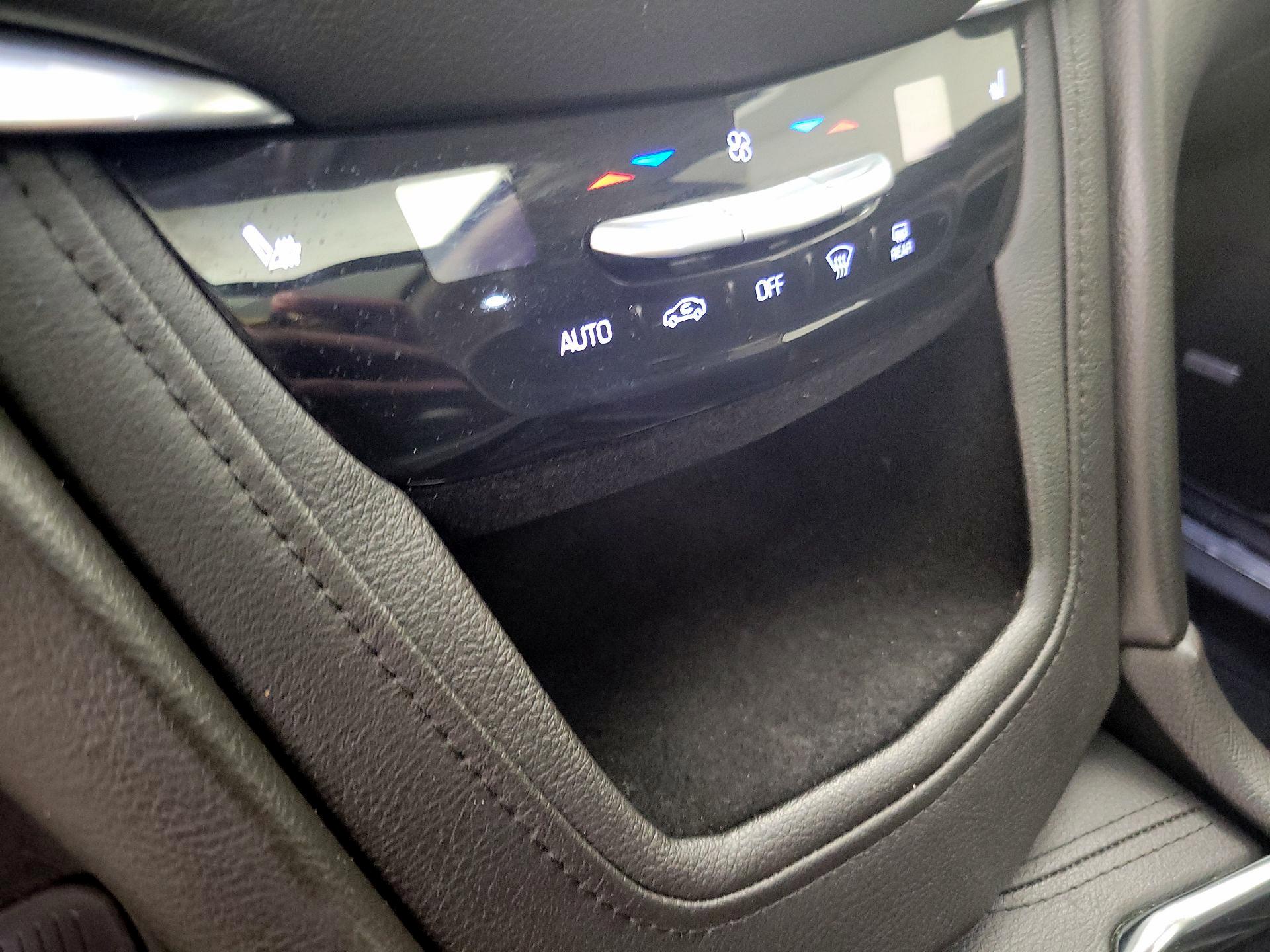 Thumbnail: 2018 Cadillac XT5 - 17