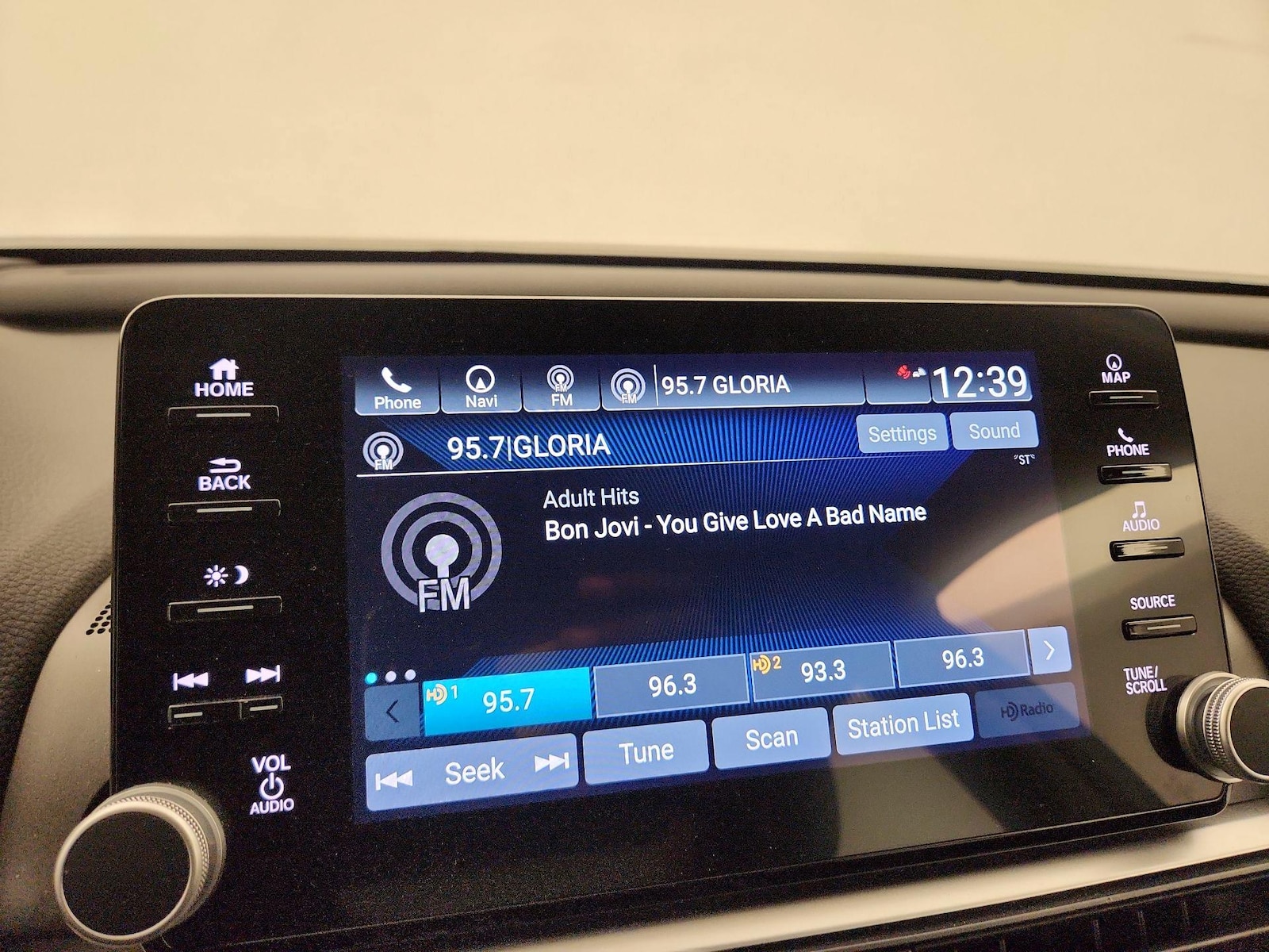 2022 Honda Accord Hybrid Touring - Photo 17