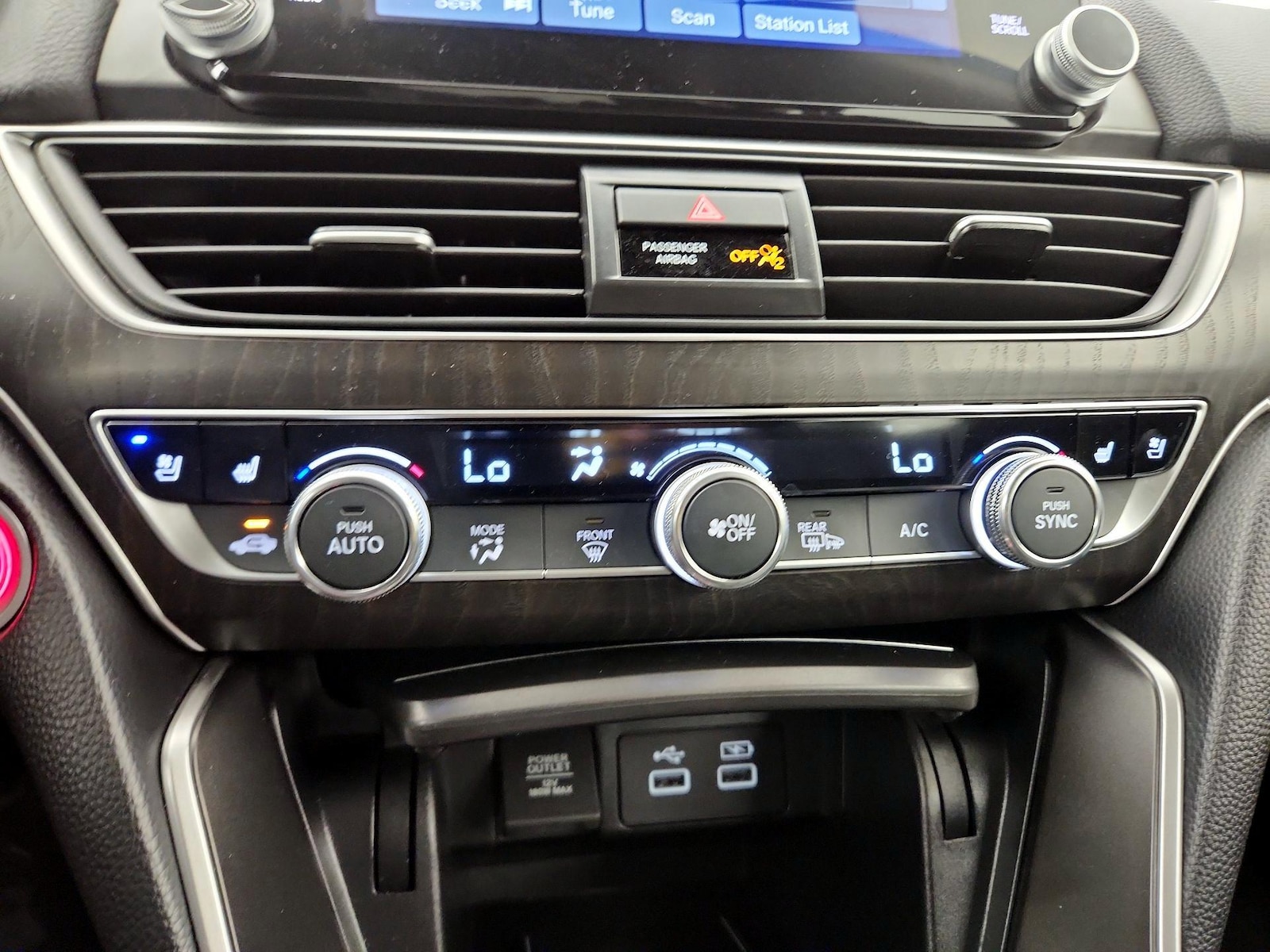 2022 Honda Accord Hybrid Touring - Photo 18