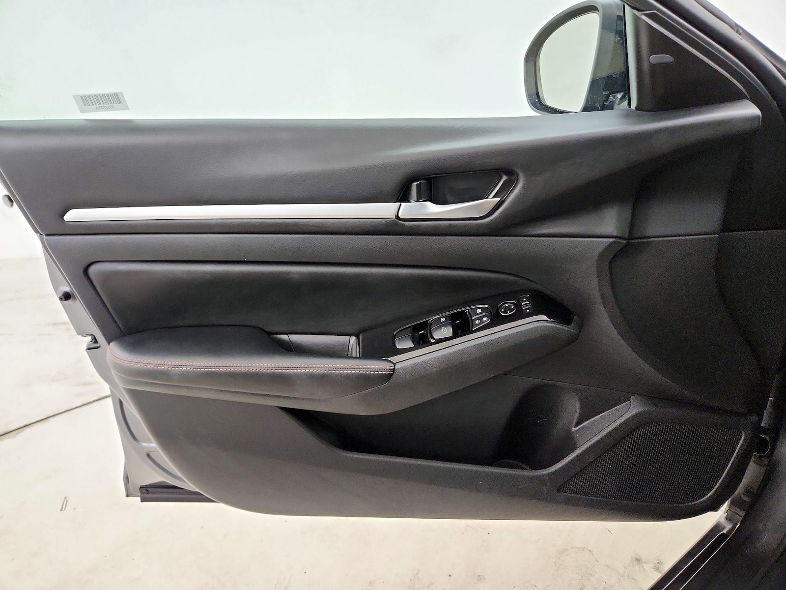 2025 Nissan Altima SR - Photo 13