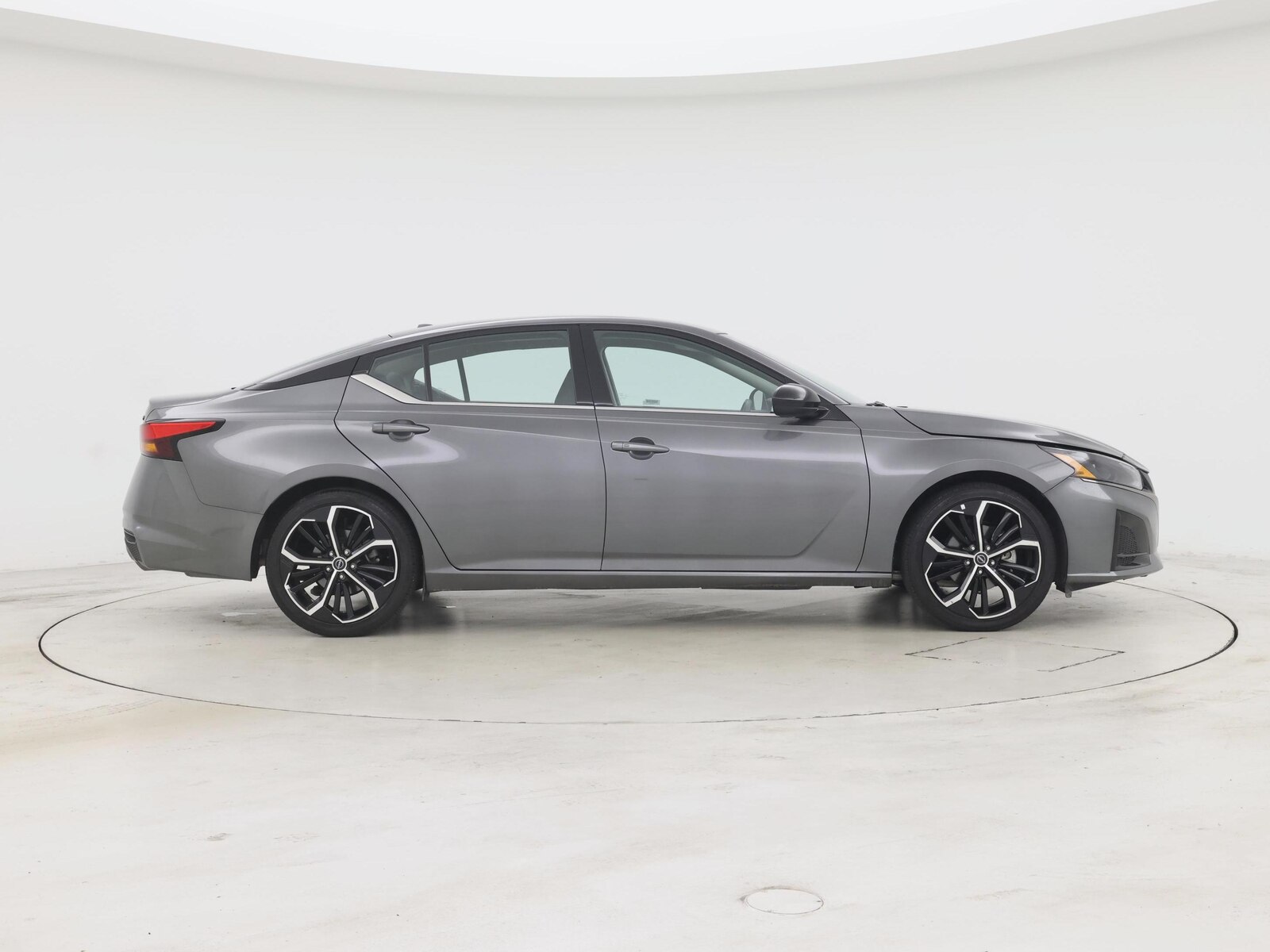 2025 Nissan Altima SR - Photo 8