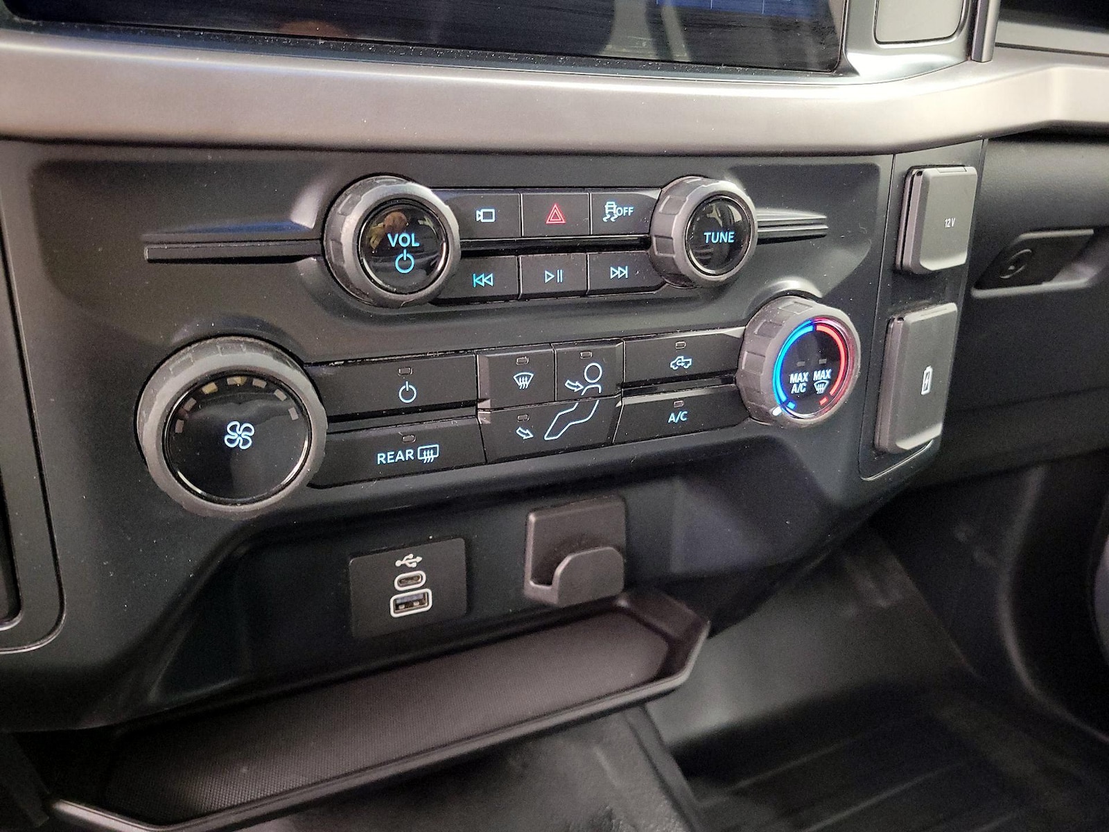 2025 Ford F-150 XL - Photo 17
