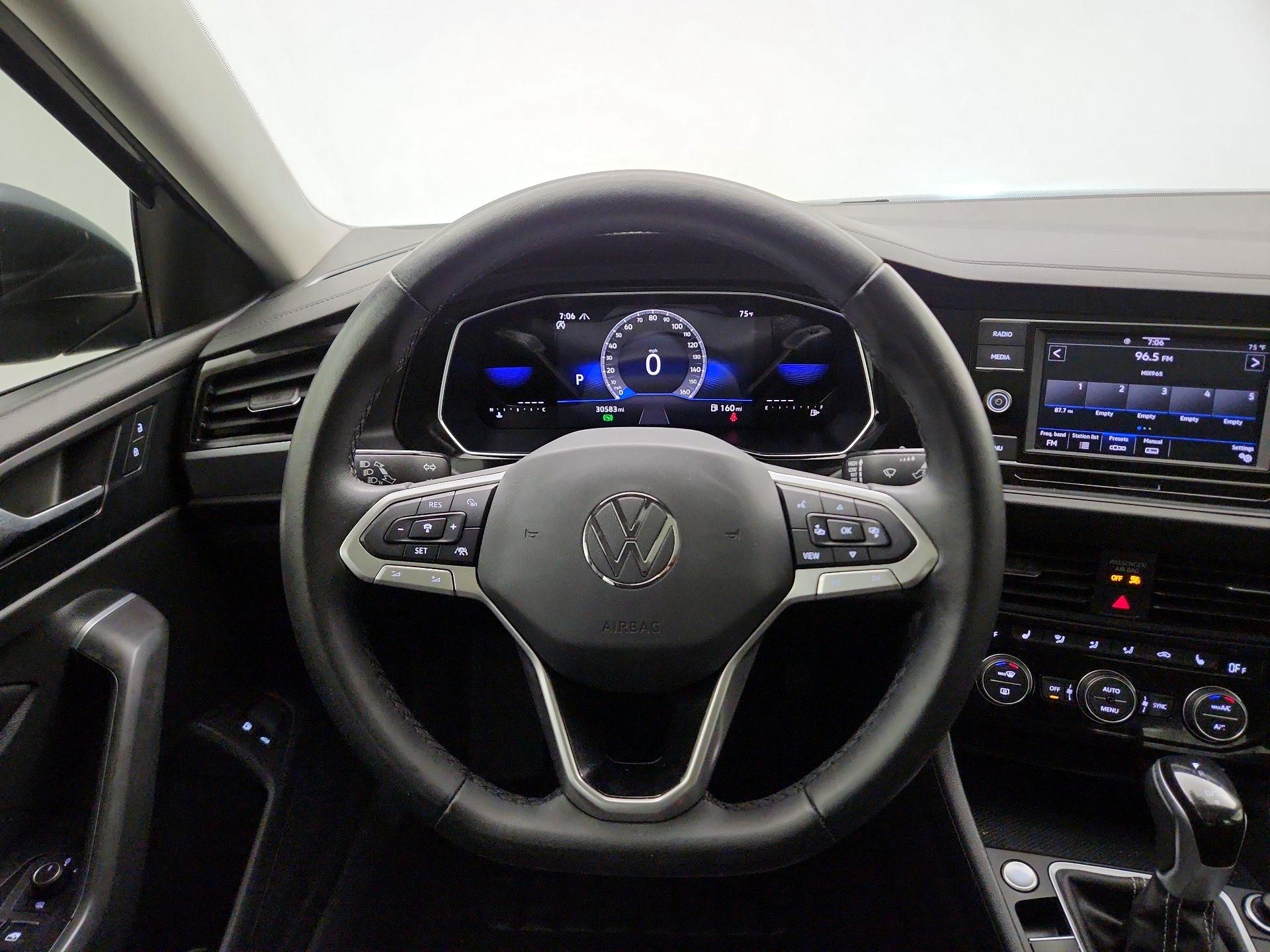 Thumbnail: 2023 Volkswagen Jetta - 10