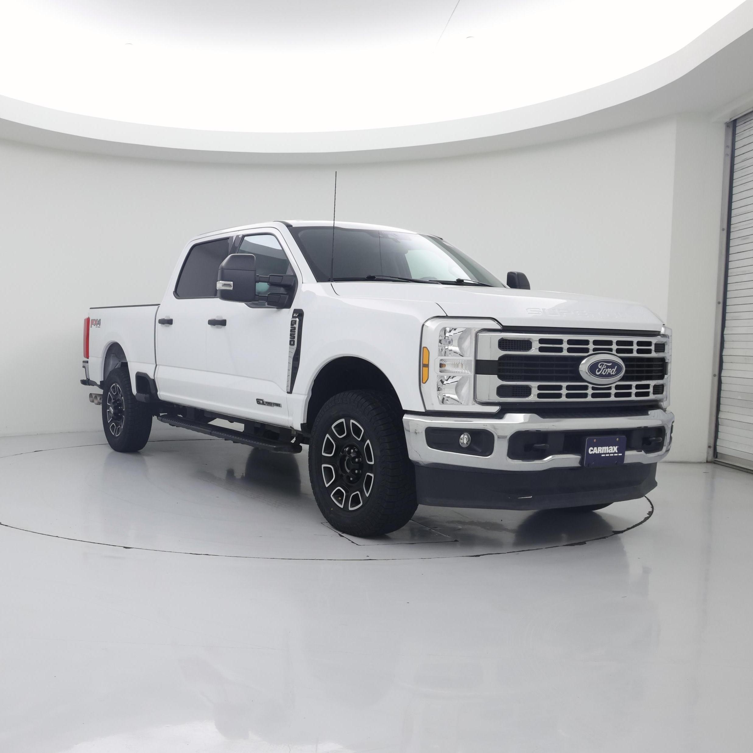 White 2024 Ford F-250 Super Duty Pickup Truck Four-Wheel Drive Automatic