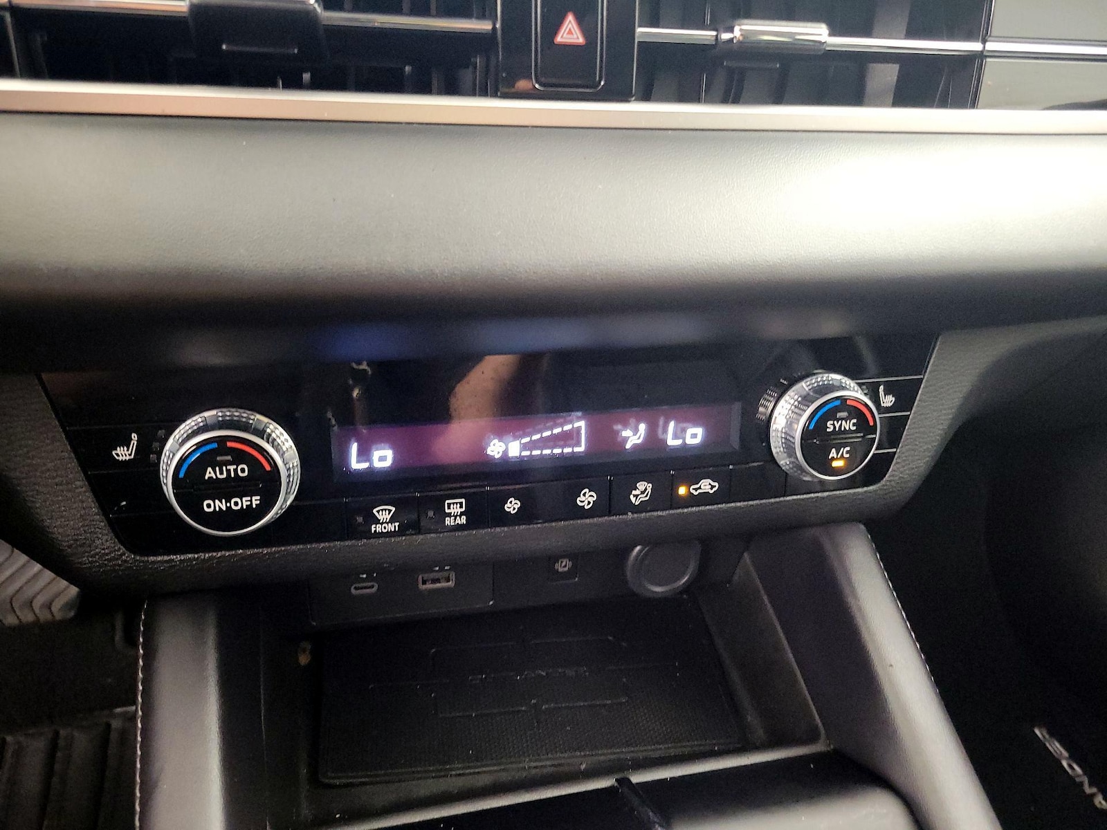 2024 Mitsubishi Outlander SE - Photo 17