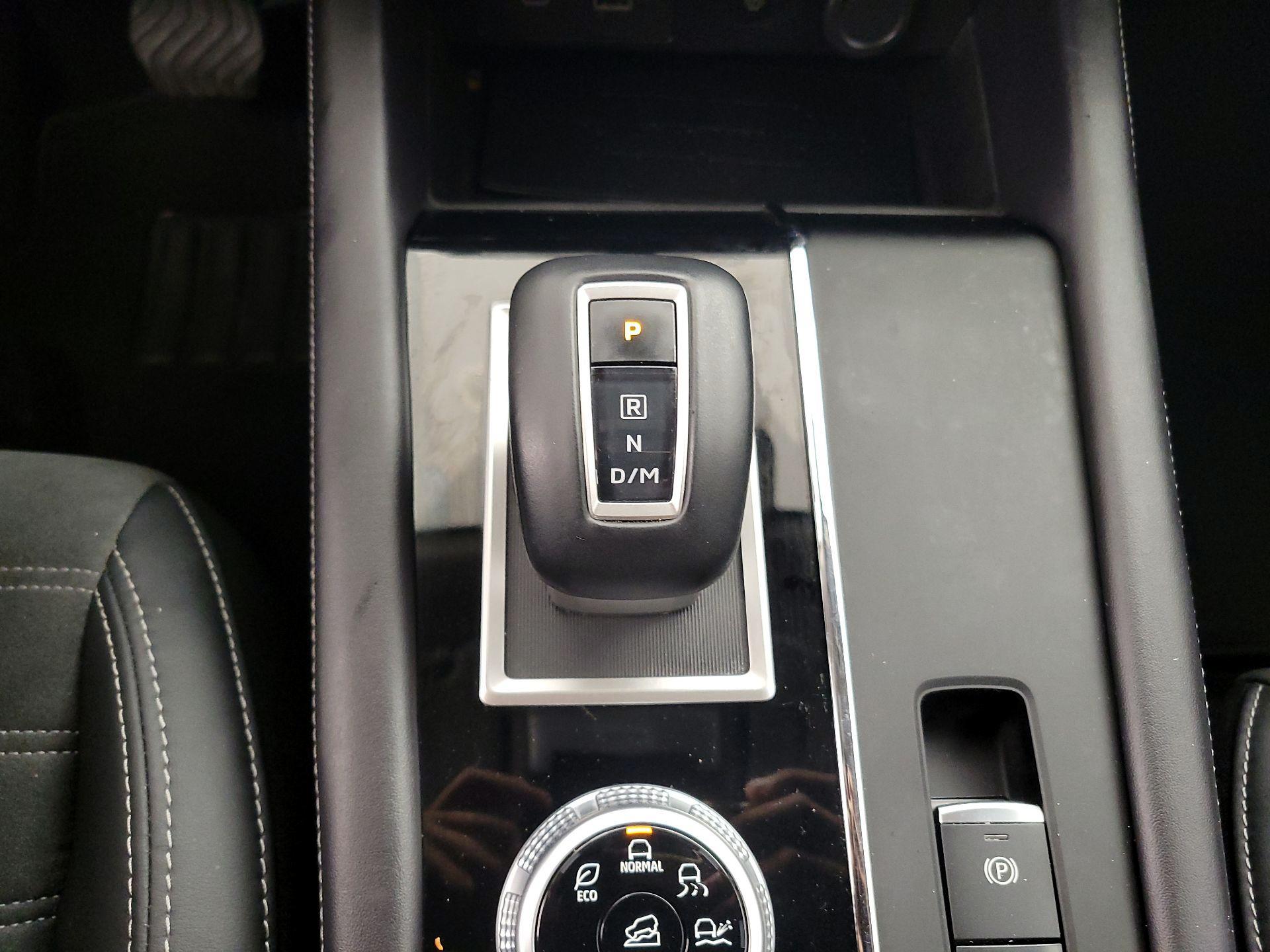 Thumbnail: 2024 Mitsubishi Outlander - 17