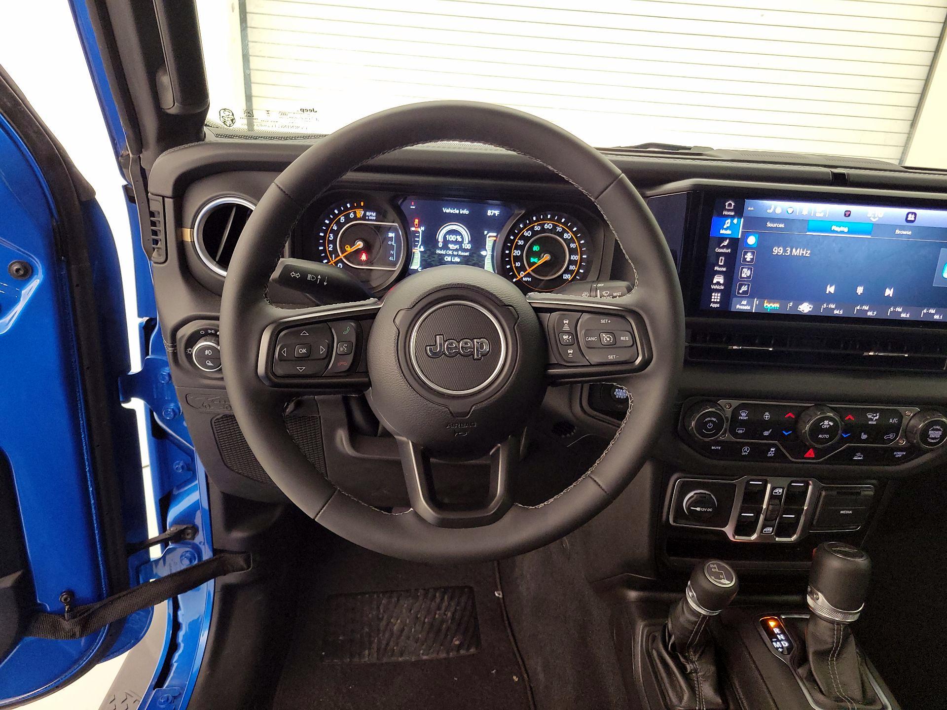 Thumbnail: 2025 Jeep Gladiator - 10