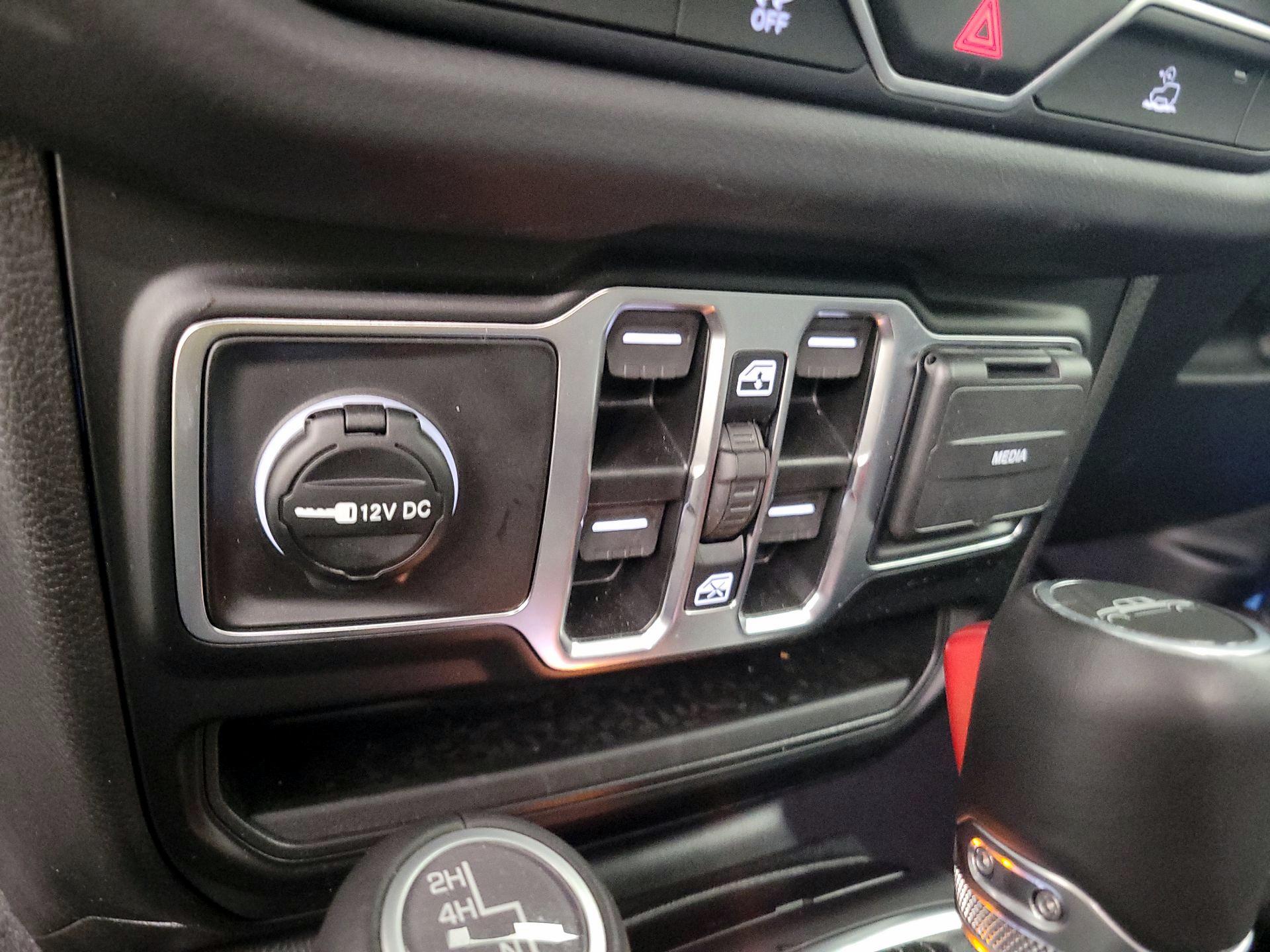 Thumbnail: 2025 Jeep Gladiator - 18