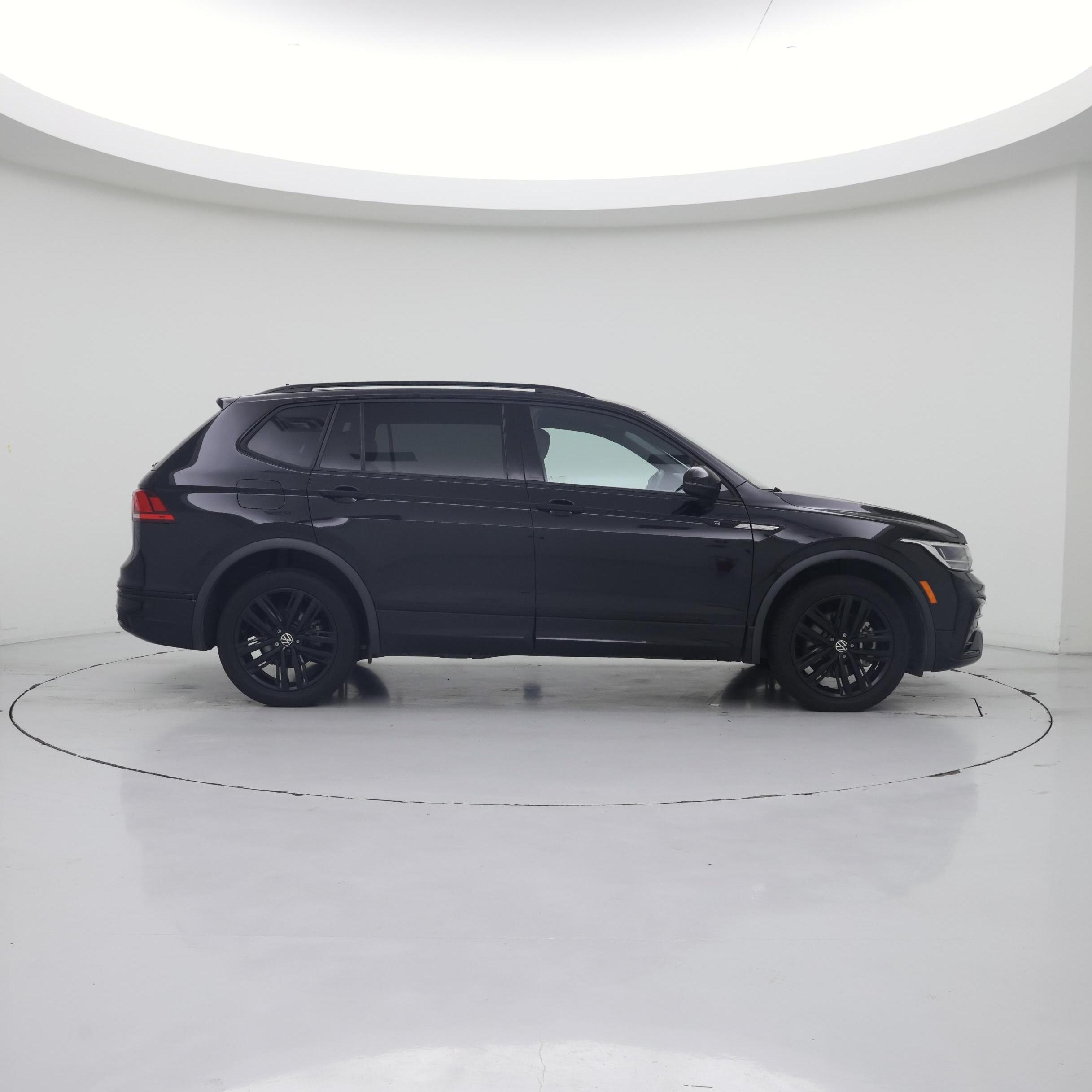 Thumbnail: 2022 Volkswagen Tiguan - 7