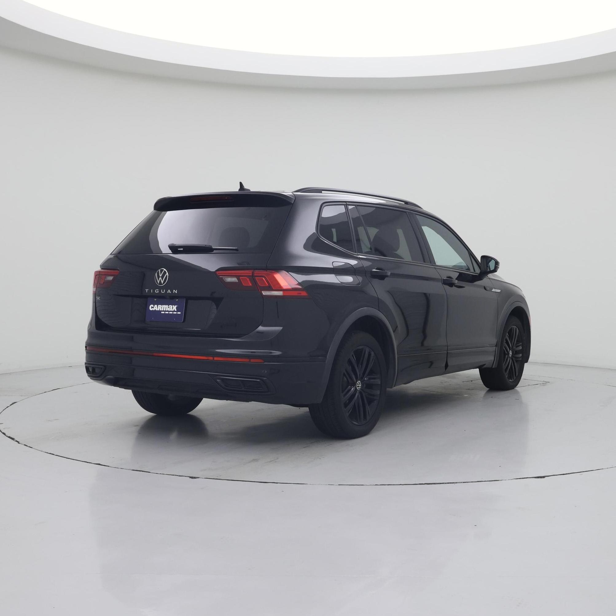 Thumbnail: 2022 Volkswagen Tiguan - 8