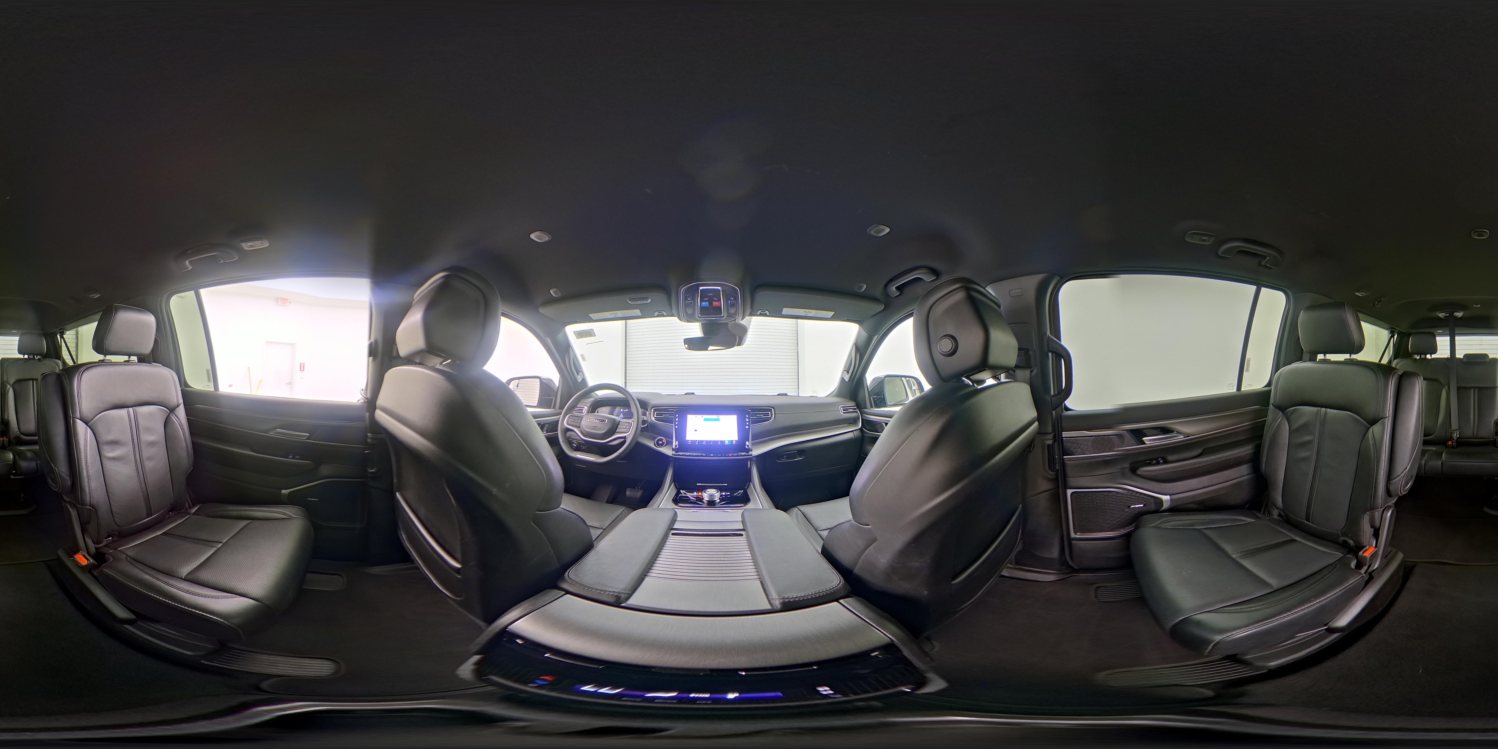2025 Jeep Wagoneer L Series II - Photo 28