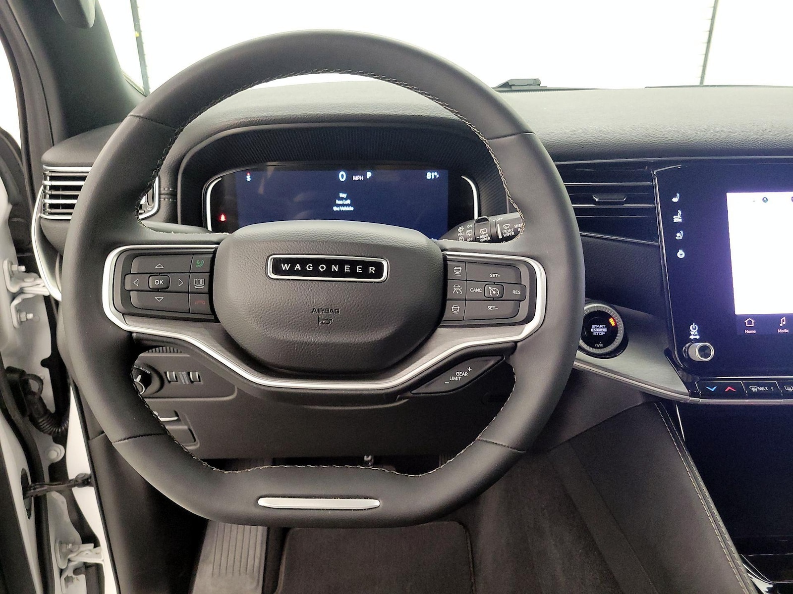 2025 Jeep Wagoneer L Series II - Photo 11