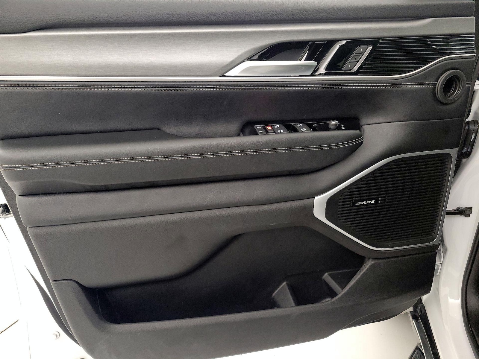 2025 Jeep Wagoneer L Series II - Photo 13