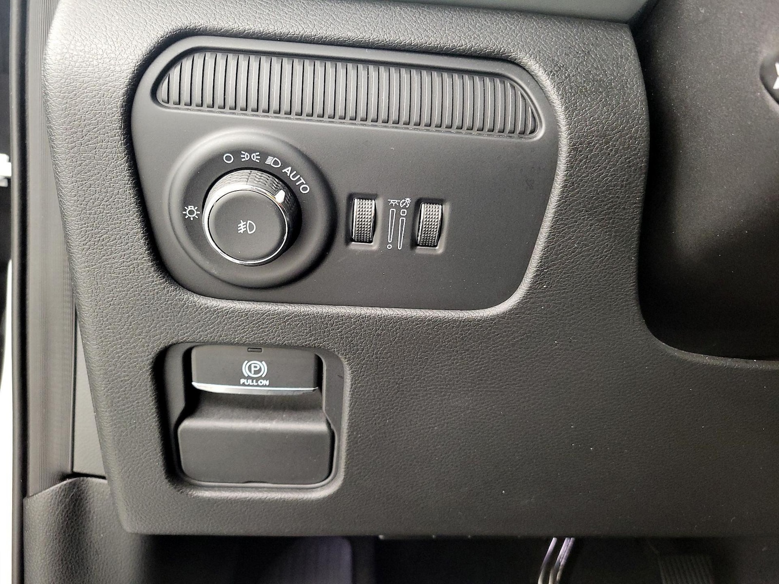 2025 Jeep Wagoneer L Series II - Photo 14